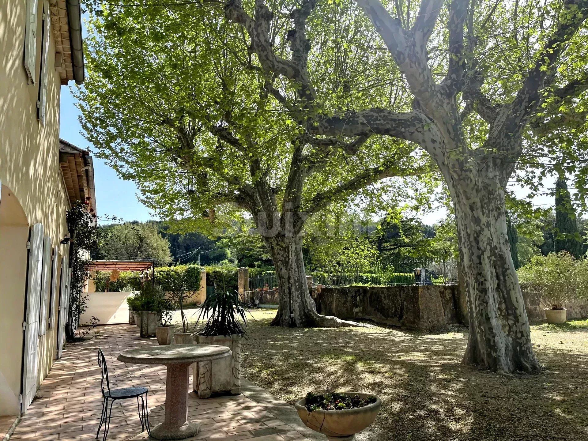 mas 10 Salas en venta en Grignan (26230)