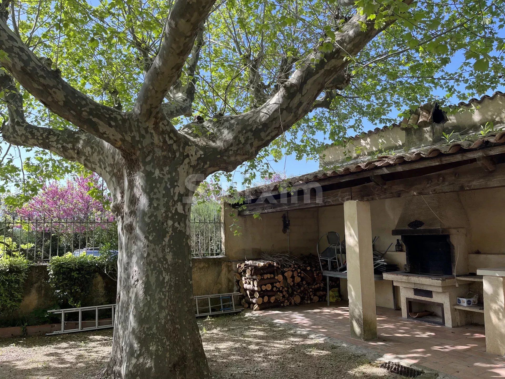 mas 10 Salas en venta en Grignan (26230)