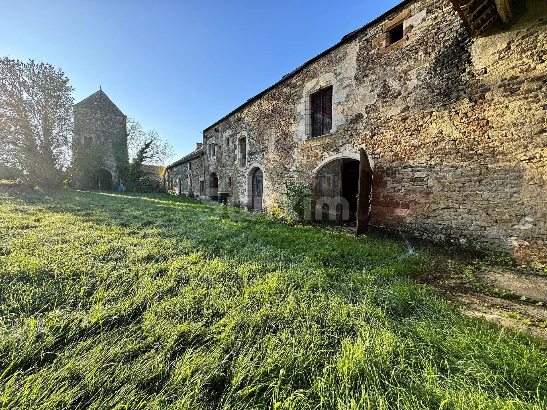 château en vente sur Avallon (89200)