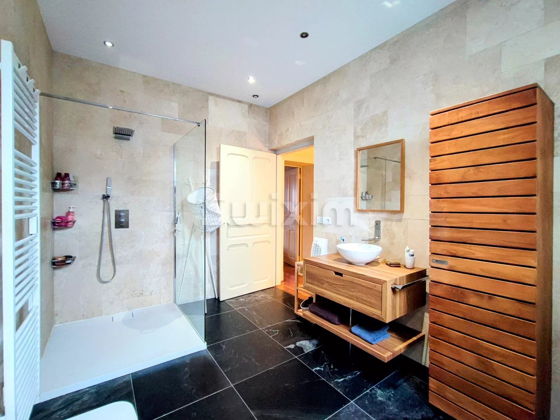 mansión (hôtel particulier) 9 Salas en venta en Dijon (21000)