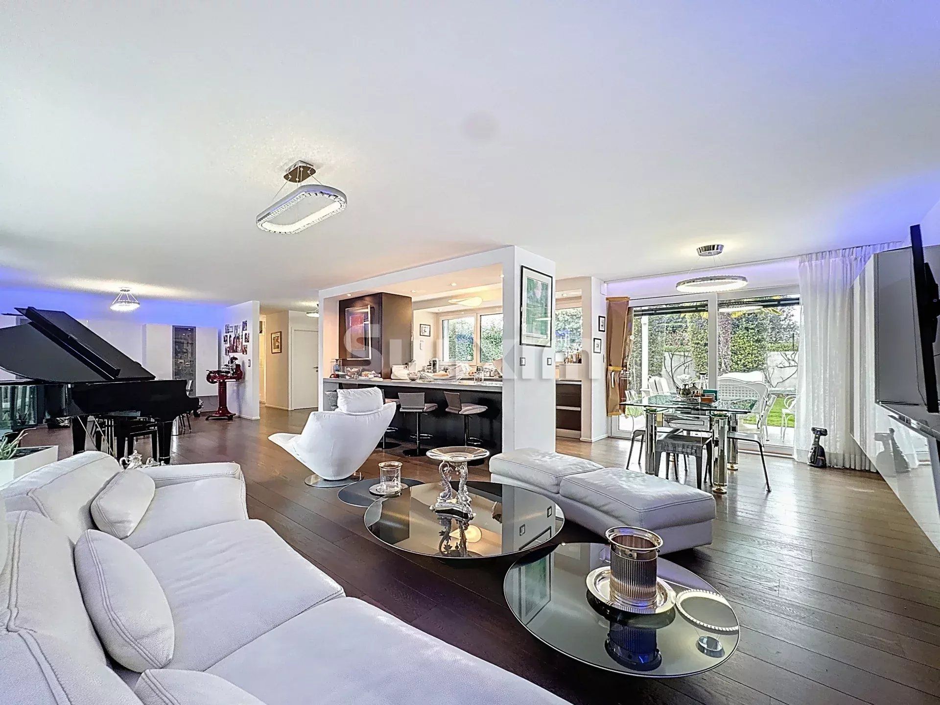 casa 8 Salas en venta en Thônex (1226)