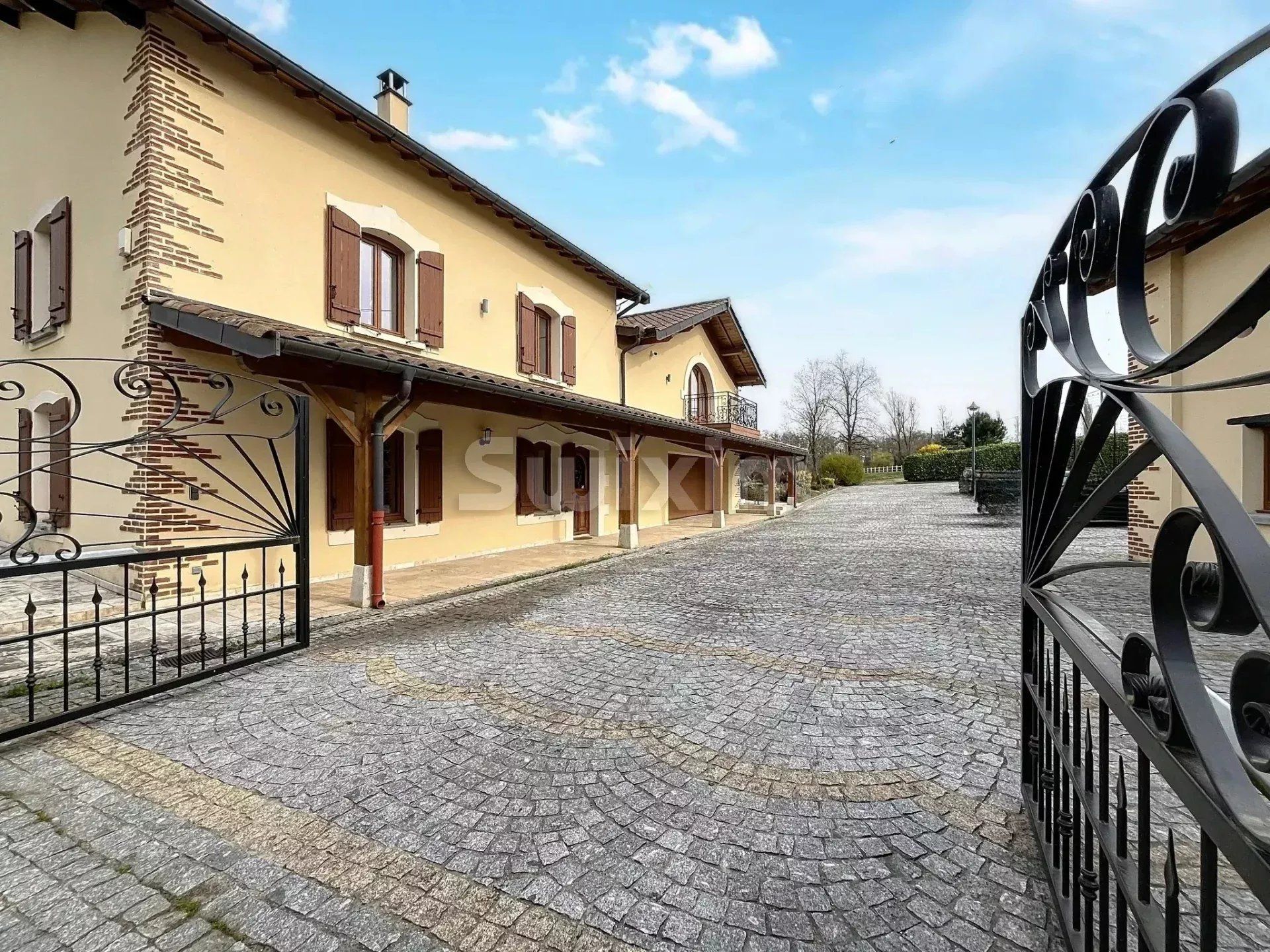 propiedad 12 Salas en venta en Châtillon-sur-Chalaronne (01400)