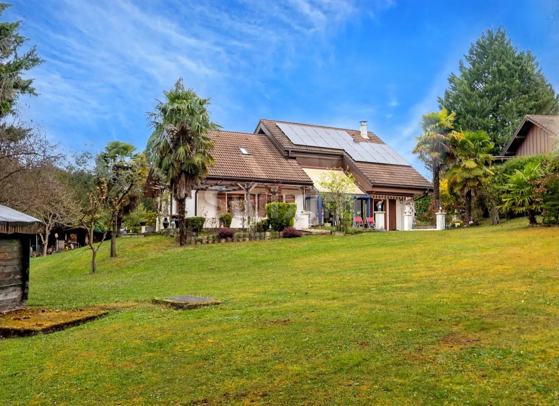 house 7 Rooms for sale on Sciez (74140)