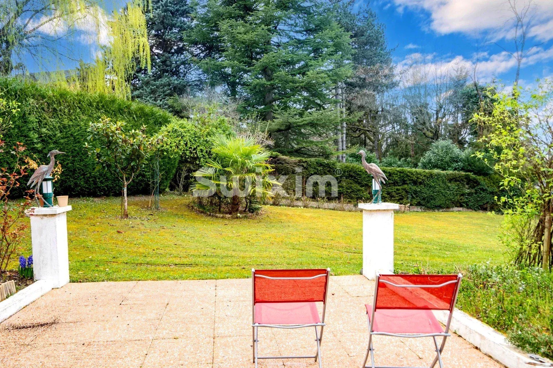 house 7 Rooms for sale on Sciez (74140)