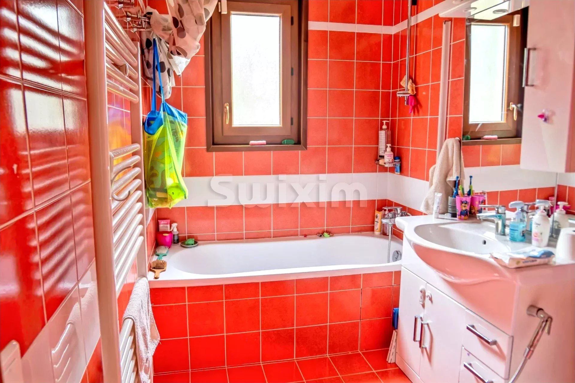 house 7 Rooms for sale on Sciez (74140)