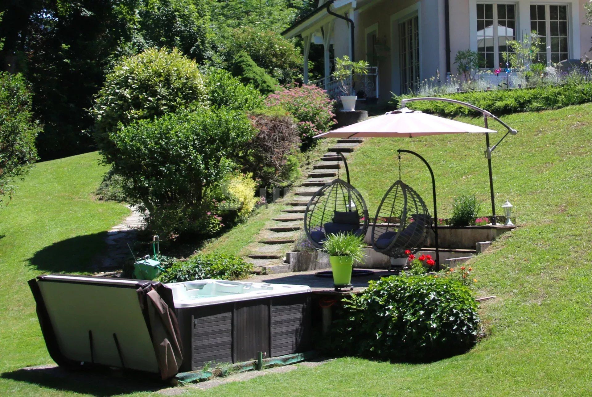 casa 9 Salas en venta en Lancy (1212) Venta Casa Lancy 9 Salas 300 m²