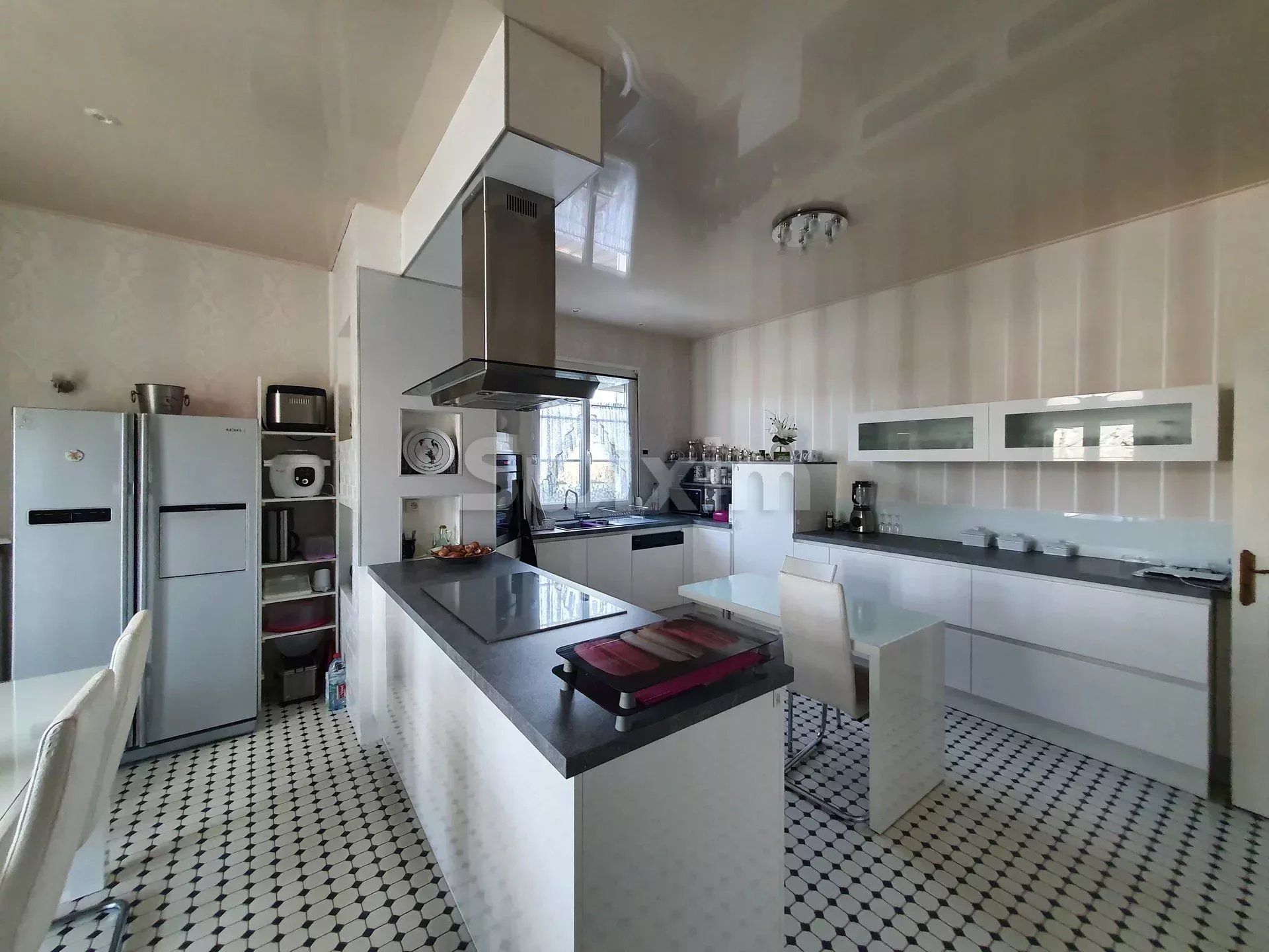 house 7 Rooms for sale on Mâcon (71000)