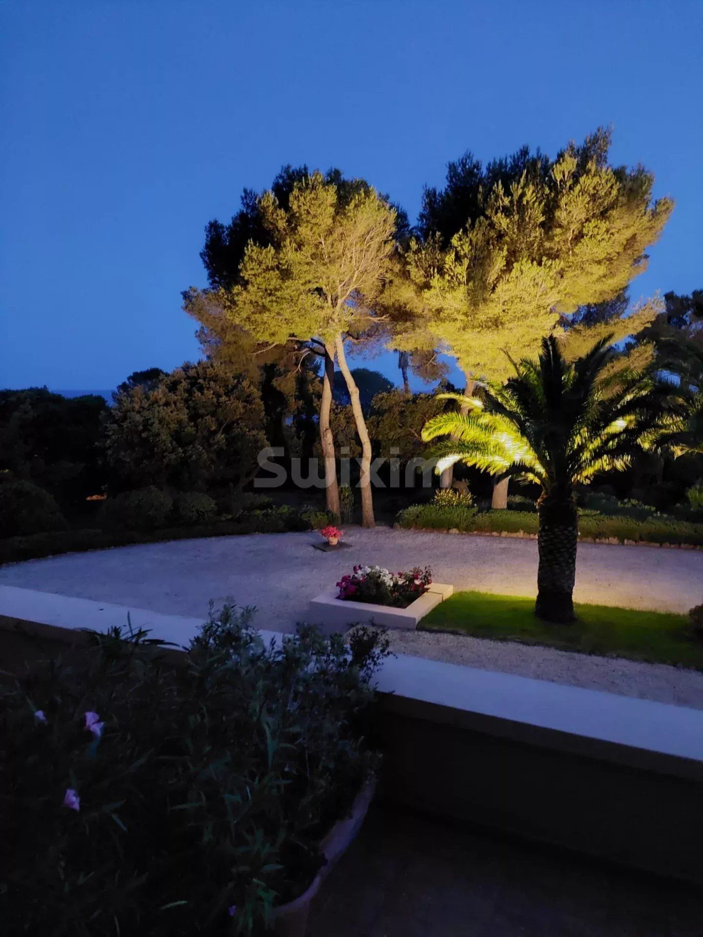 apartment 4 Rooms for sale on Saint-Raphaël (83700)