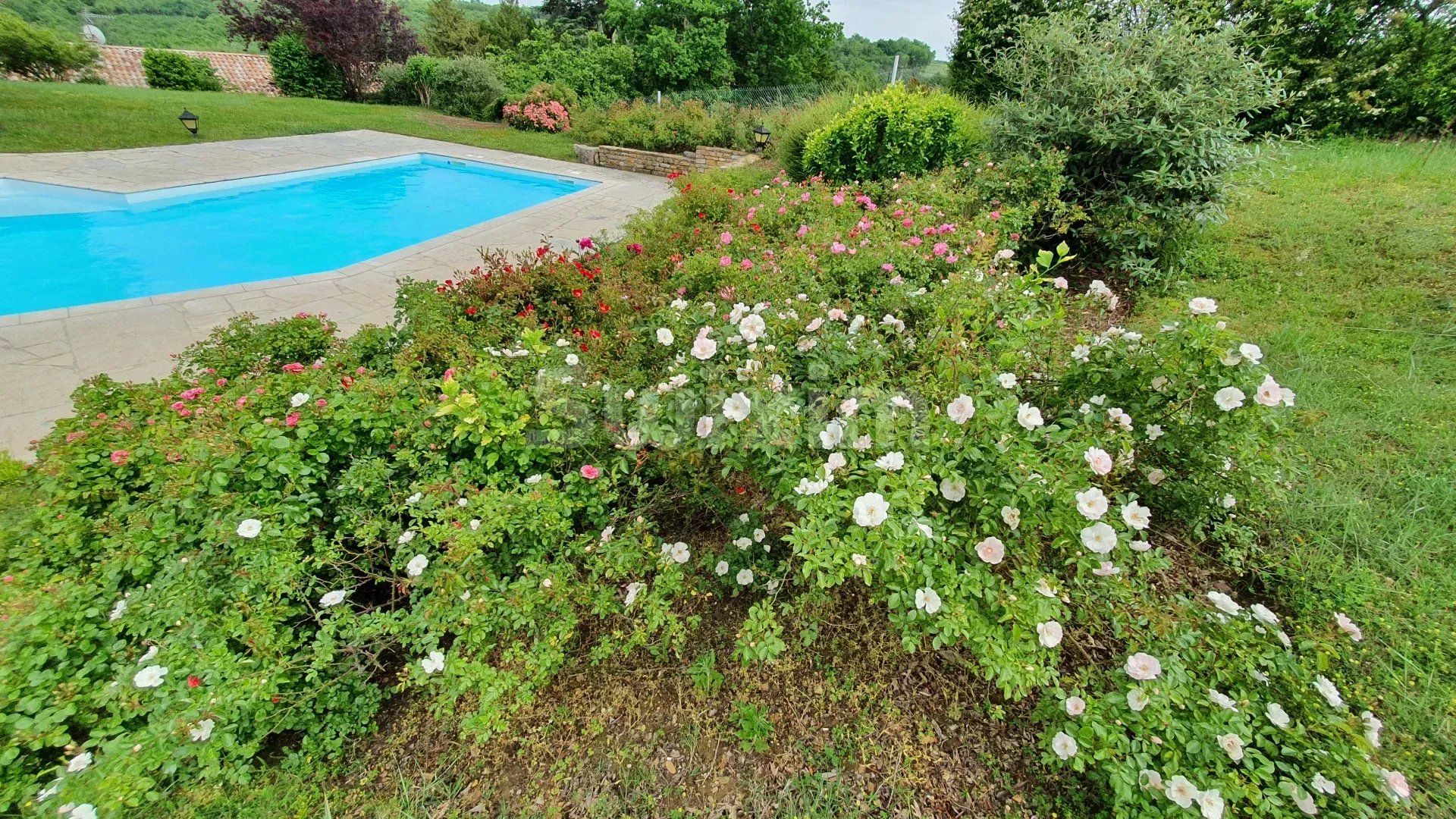 house 5 Rooms for sale on Vienne (38200)