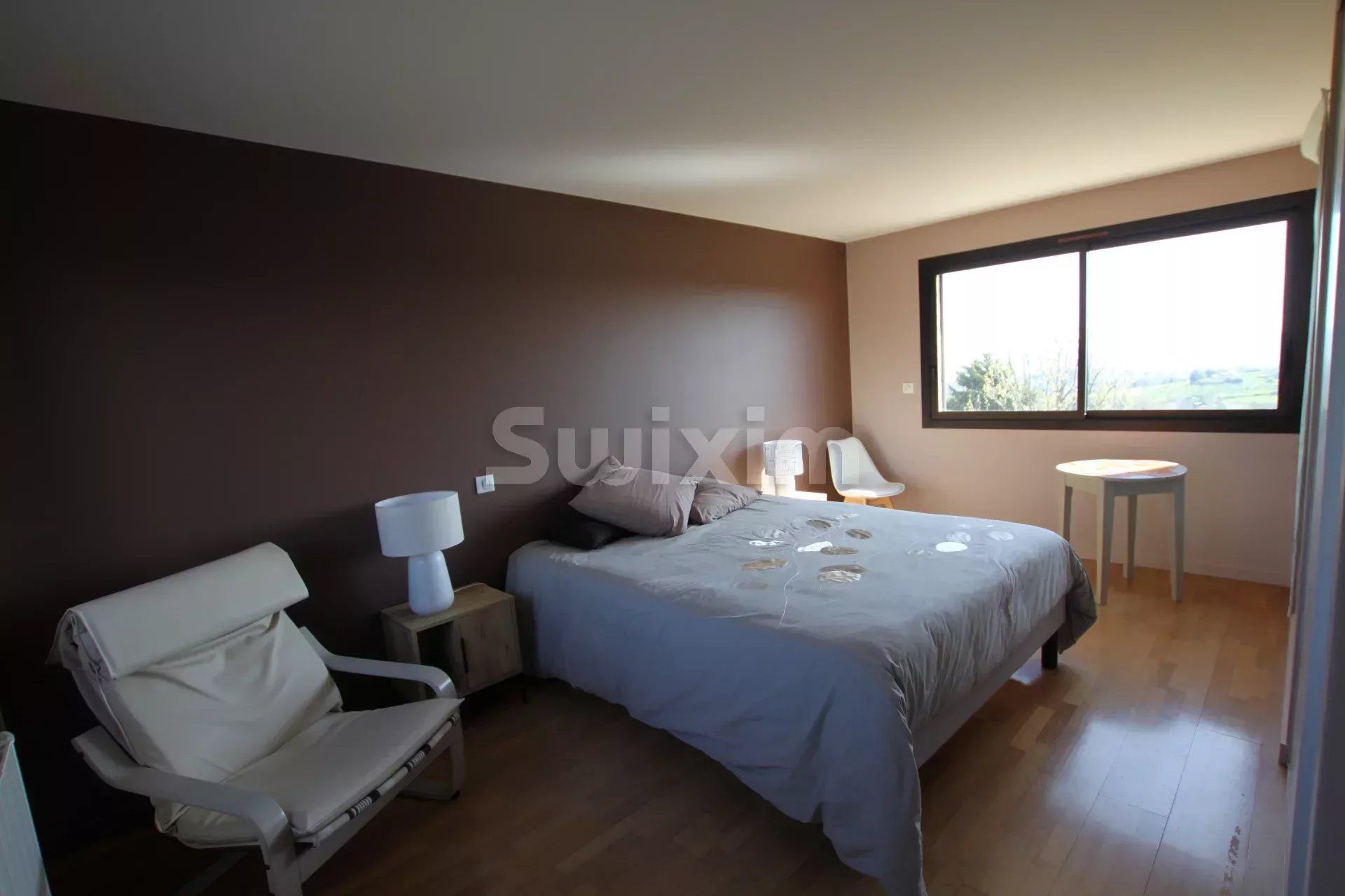 house 5 Rooms for sale on Vienne (38200)