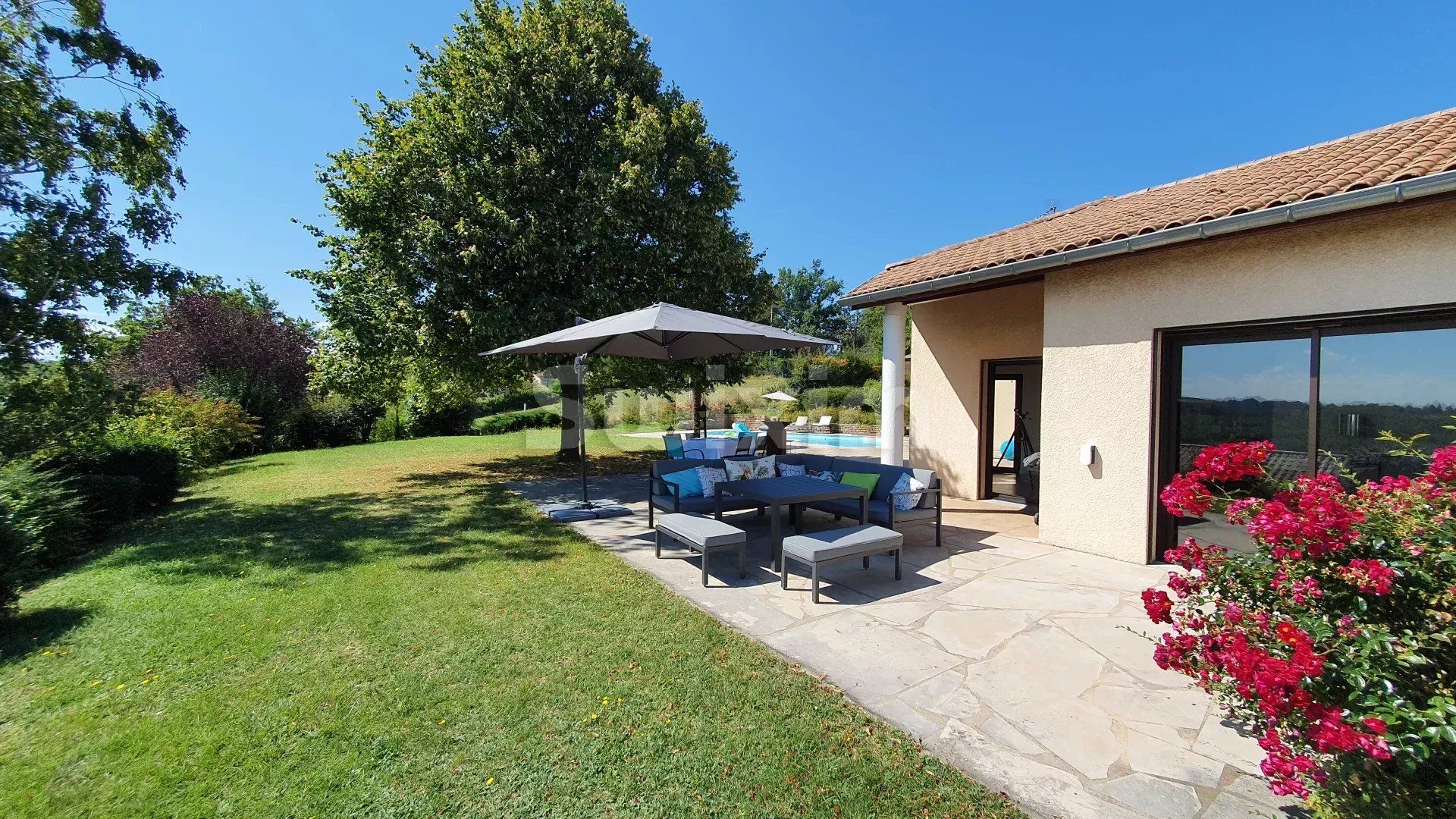 house 5 Rooms for sale on Vienne (38200)