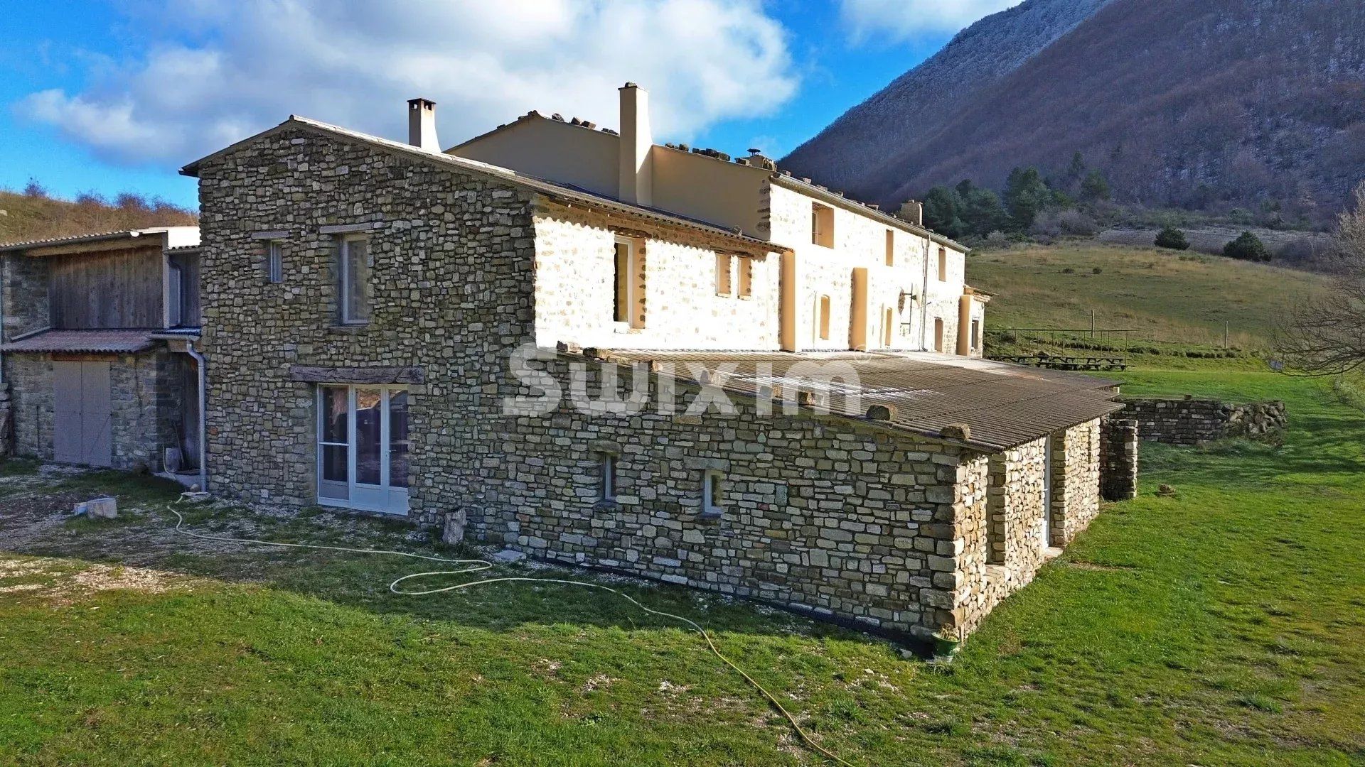 propriété 11 Pièces en vente sur Vesc (26220)