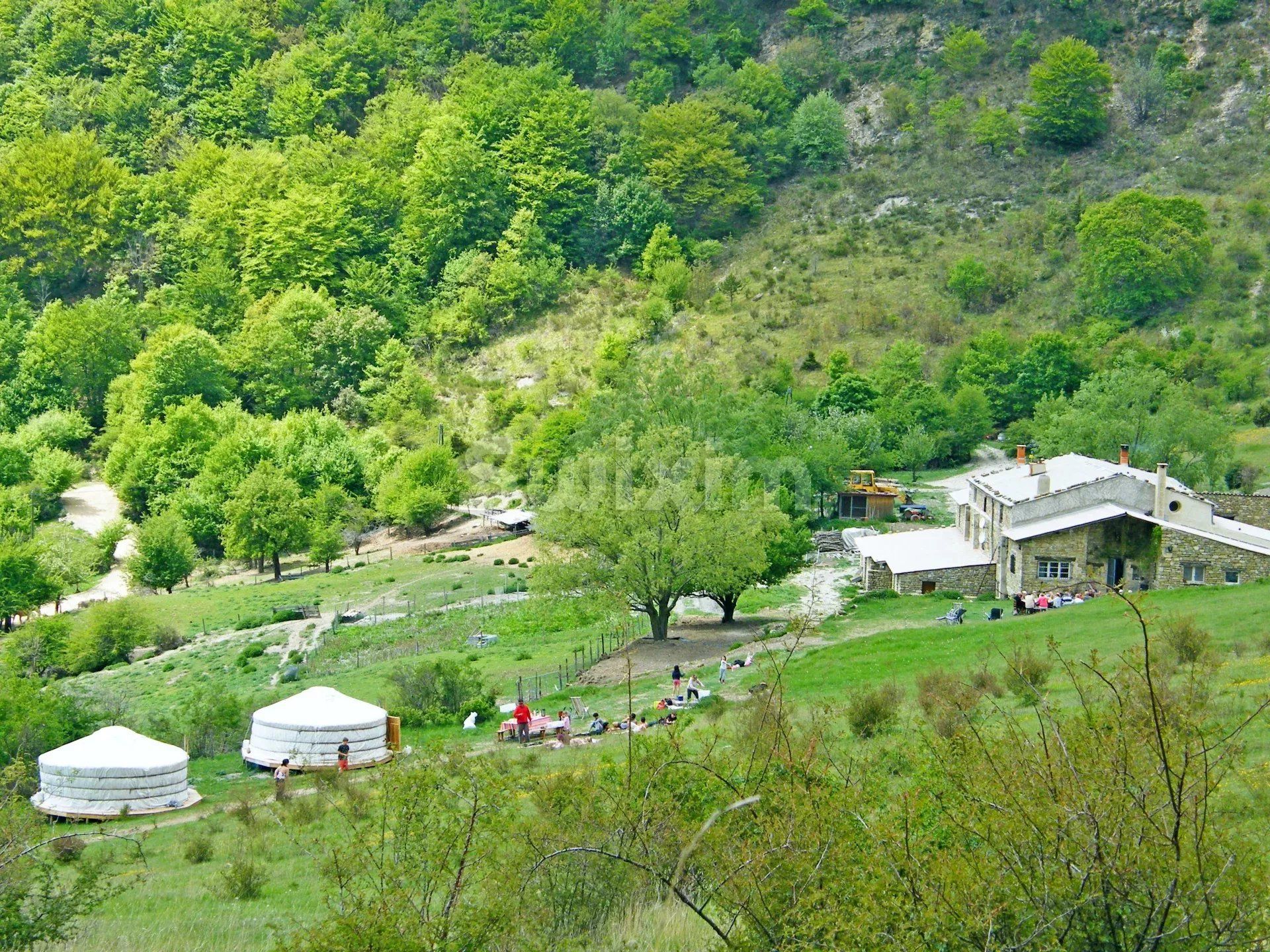 propriété 11 Pièces en vente sur Vesc (26220)