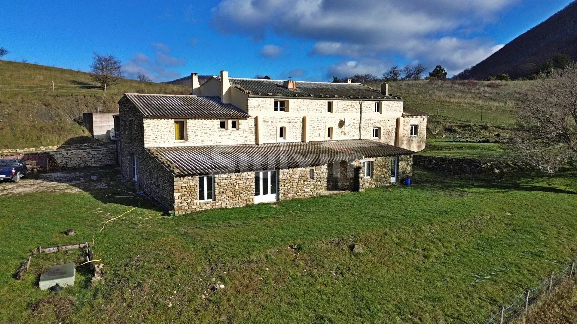 propriété 11 Pièces en vente sur Vesc (26220)