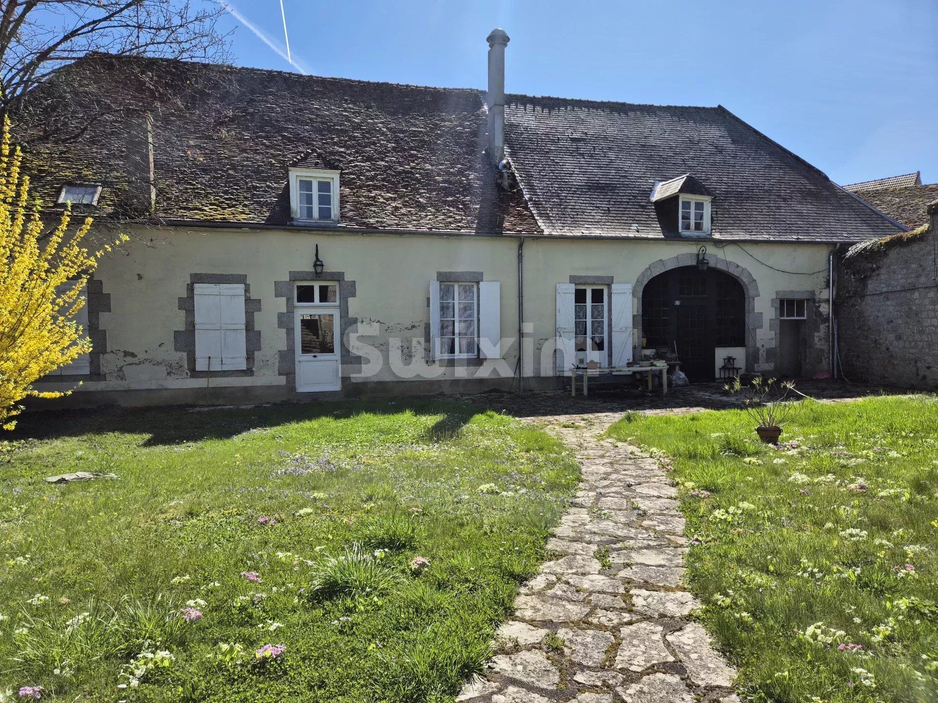 casa 10 Camere in vendita su Lormes (58140)