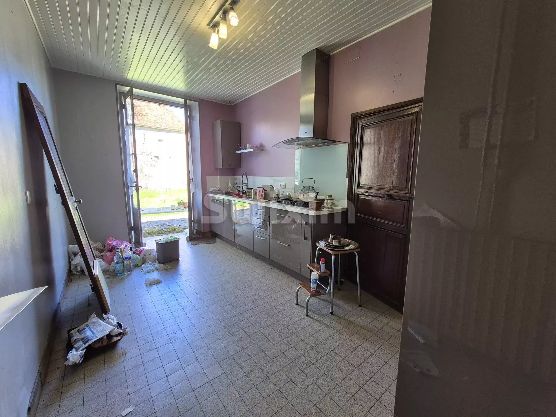 casa 10 Camere in vendita su Lormes (58140)