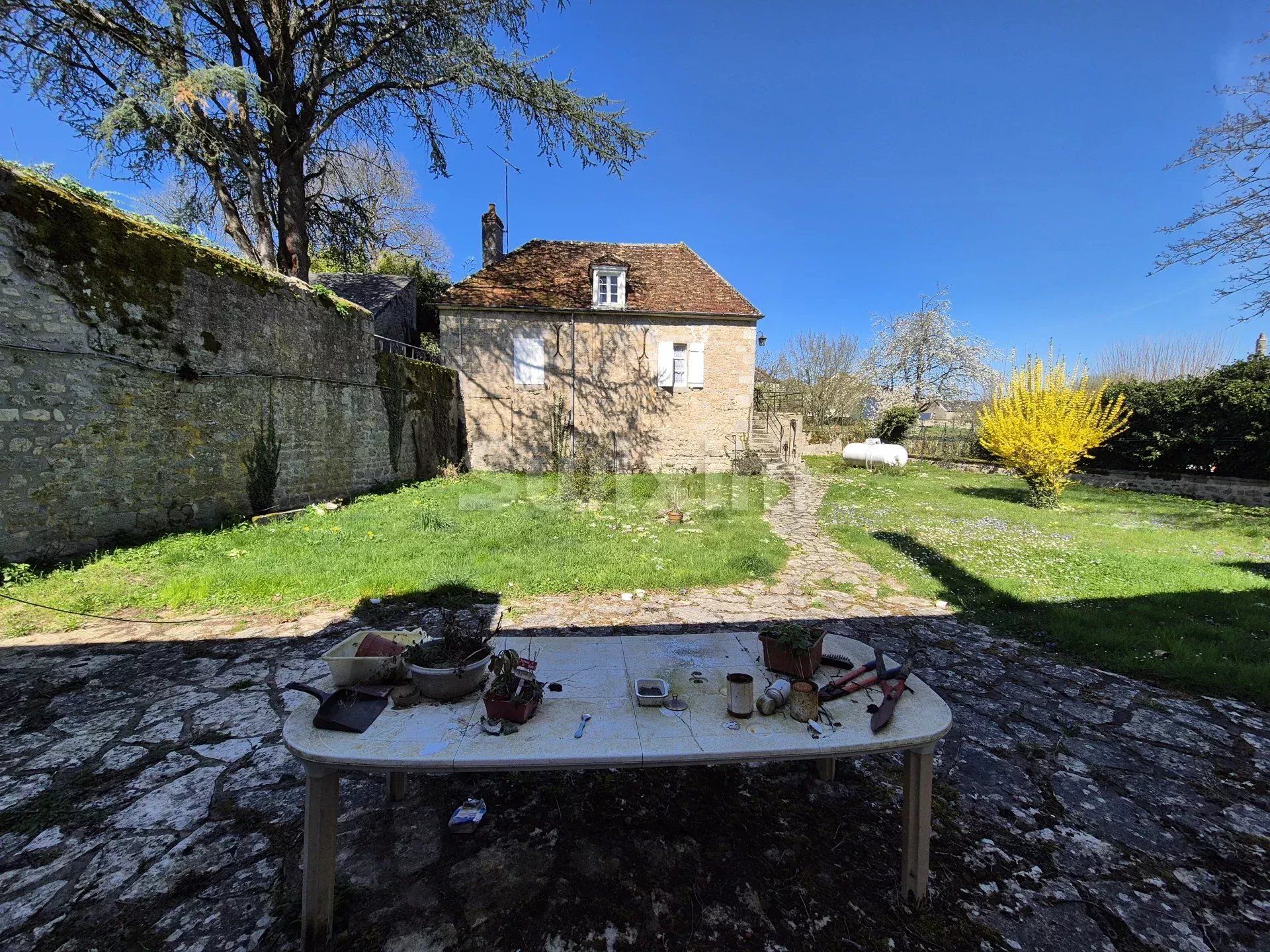 casa 10 Camere in vendita su Lormes (58140)