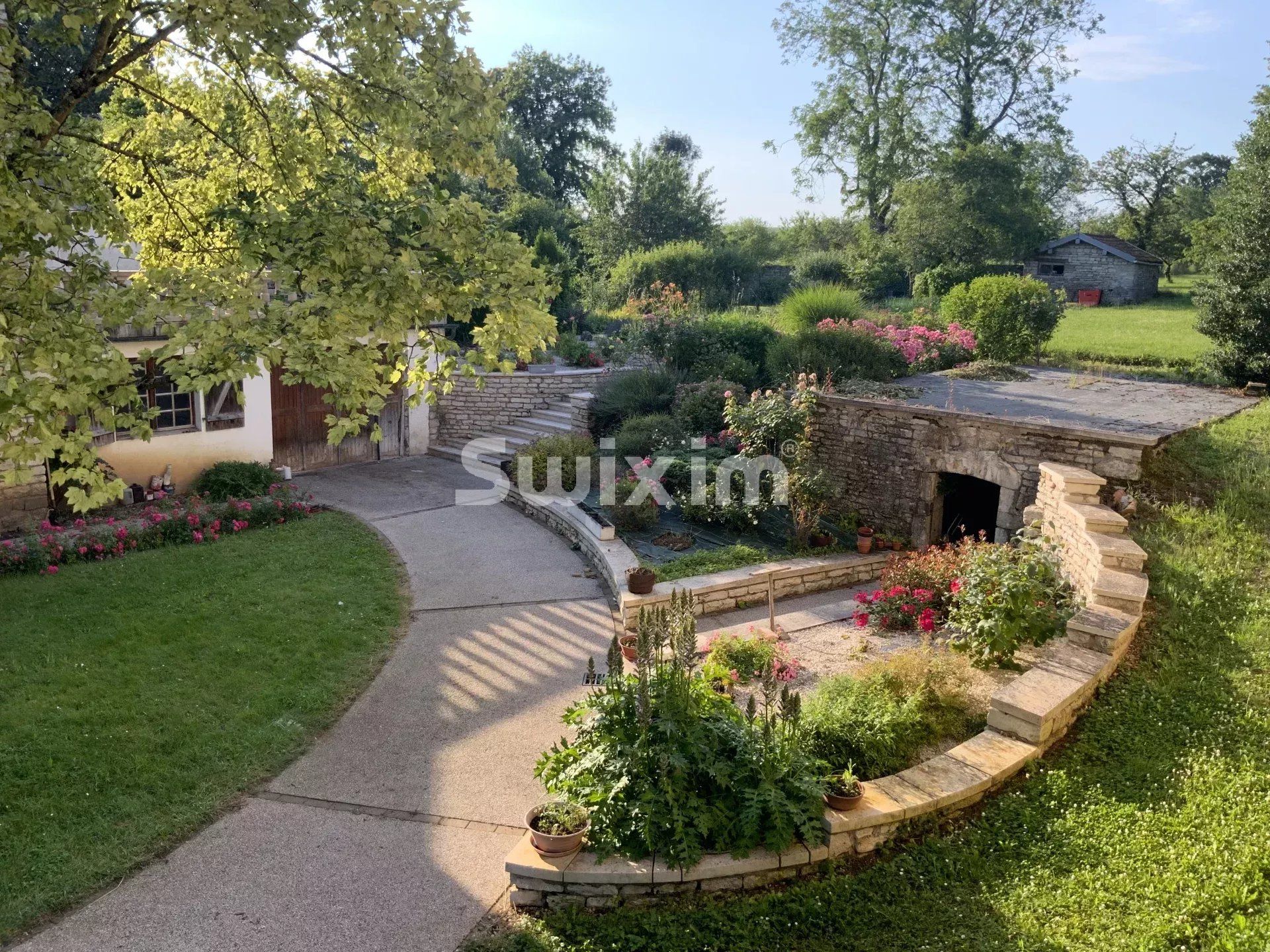 casa 8 Camere in vendita su Montigny-Mornay-Villeneuve-sur-Vingeanne (21610)