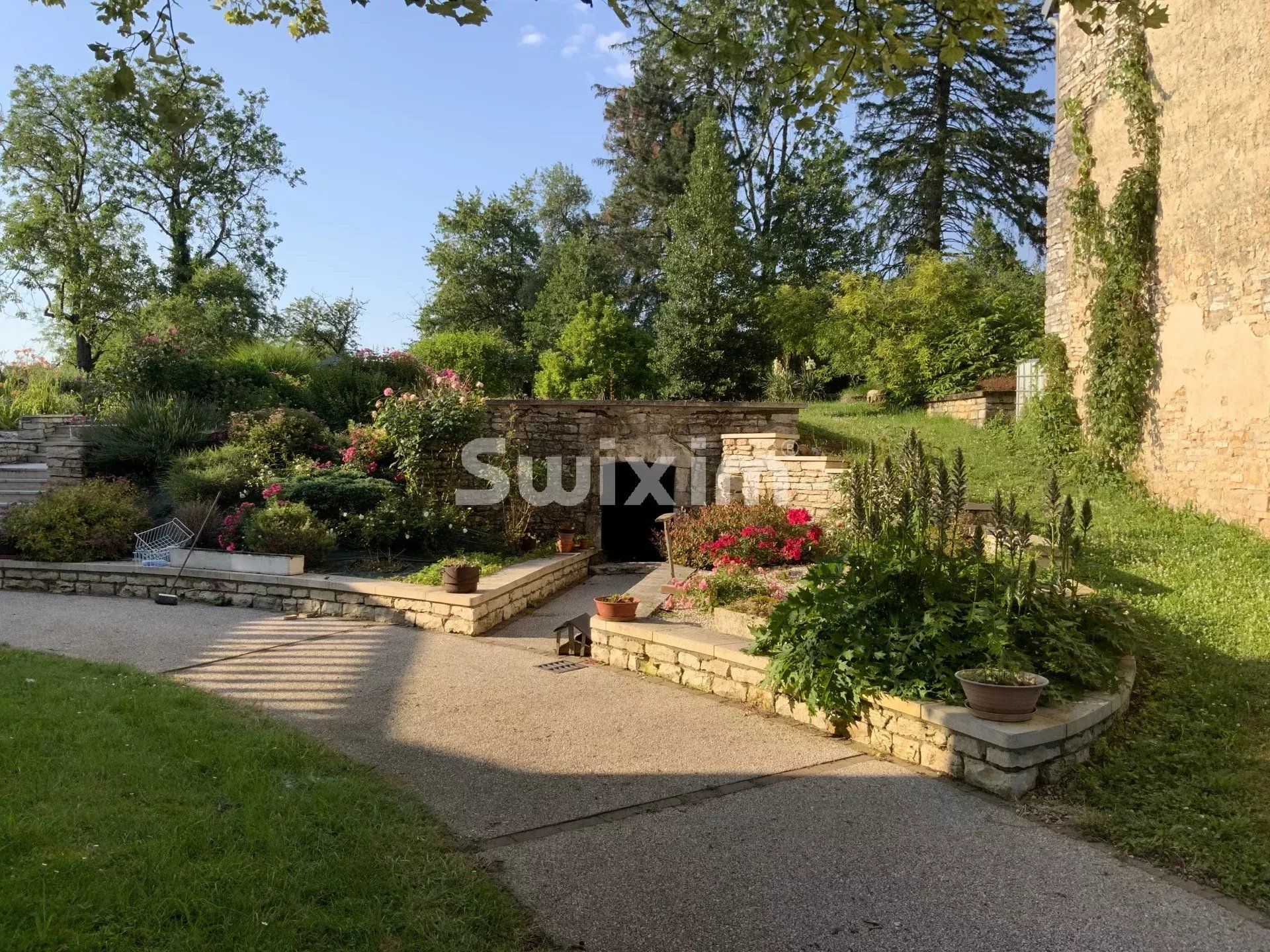 casa 8 Camere in vendita su Montigny-Mornay-Villeneuve-sur-Vingeanne (21610)