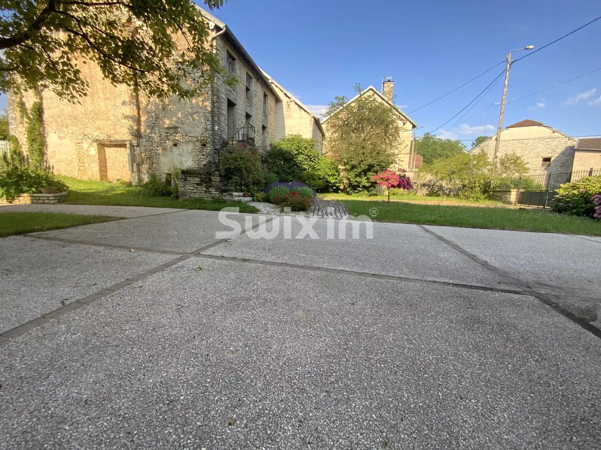 casa 8 Camere in vendita su Montigny-Mornay-Villeneuve-sur-Vingeanne (21610)