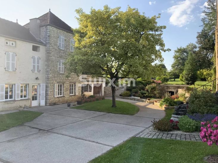 Sale House Montigny-Mornay-Villeneuve-sur-Vingeanne 8&nbsp;Rooms 180&nbsp;m²