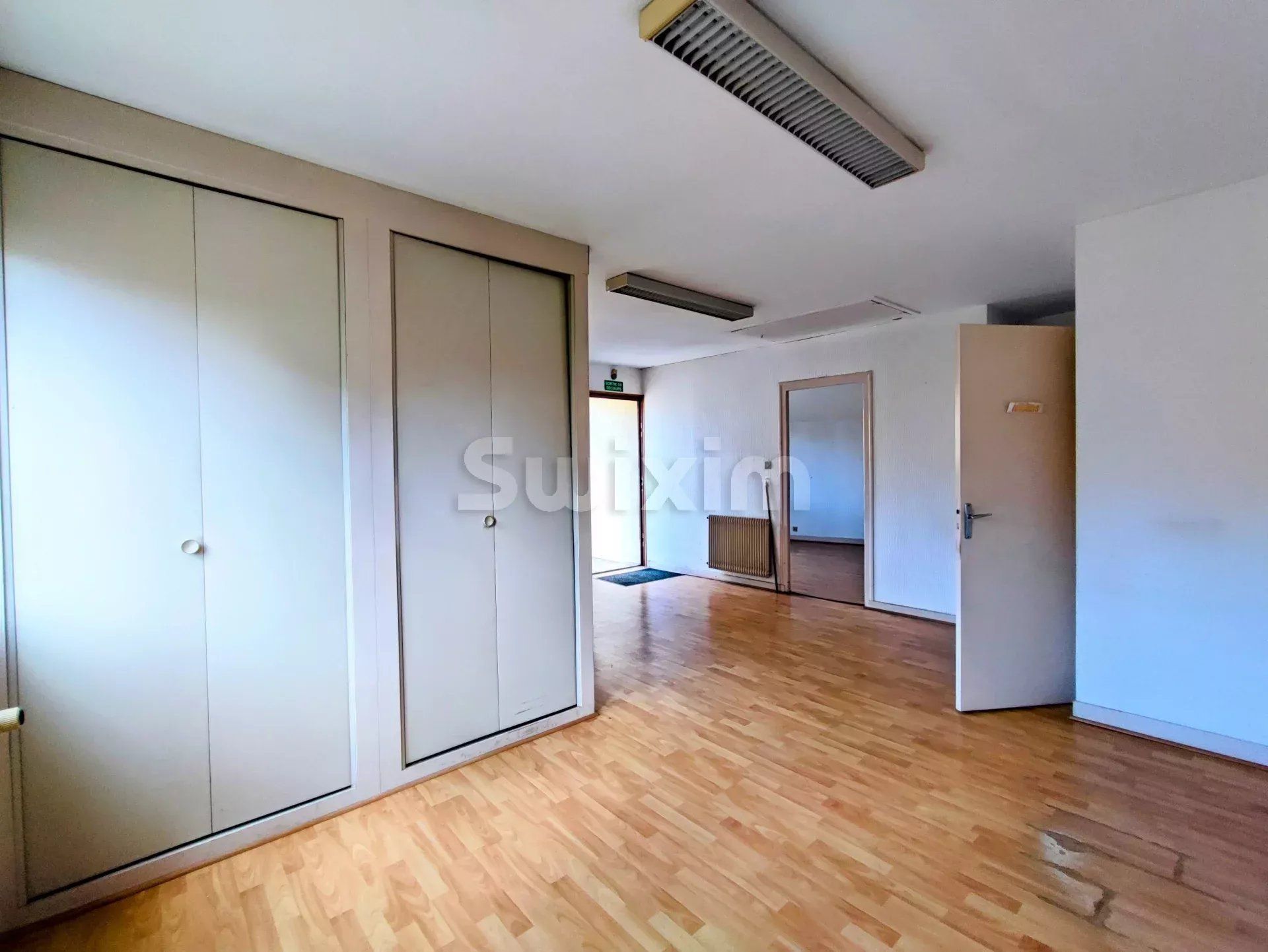 locale di attività 2 Camere in vendita su Beaune (21200)