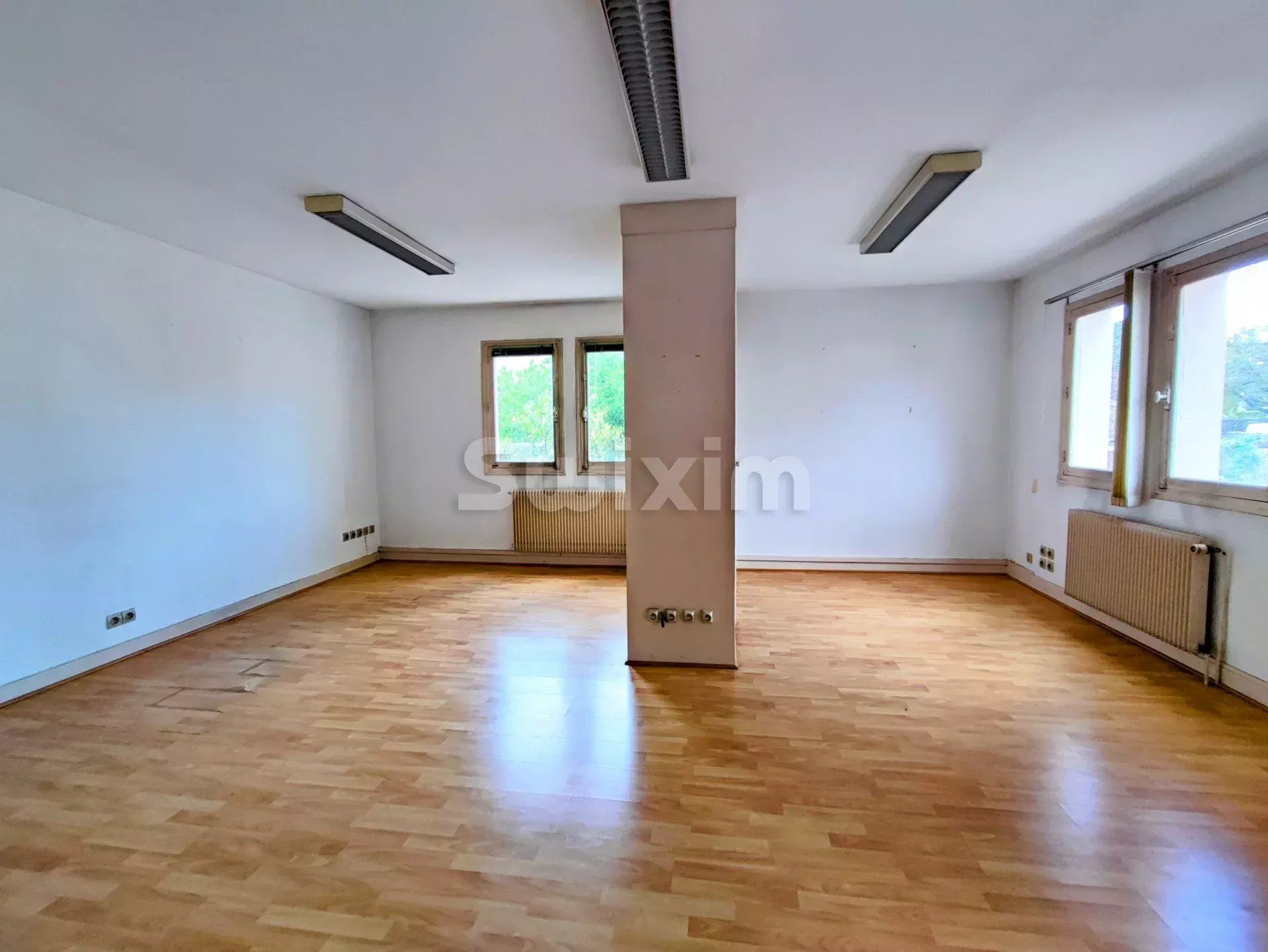 locale di attività 2 Camere in vendita su Beaune (21200)