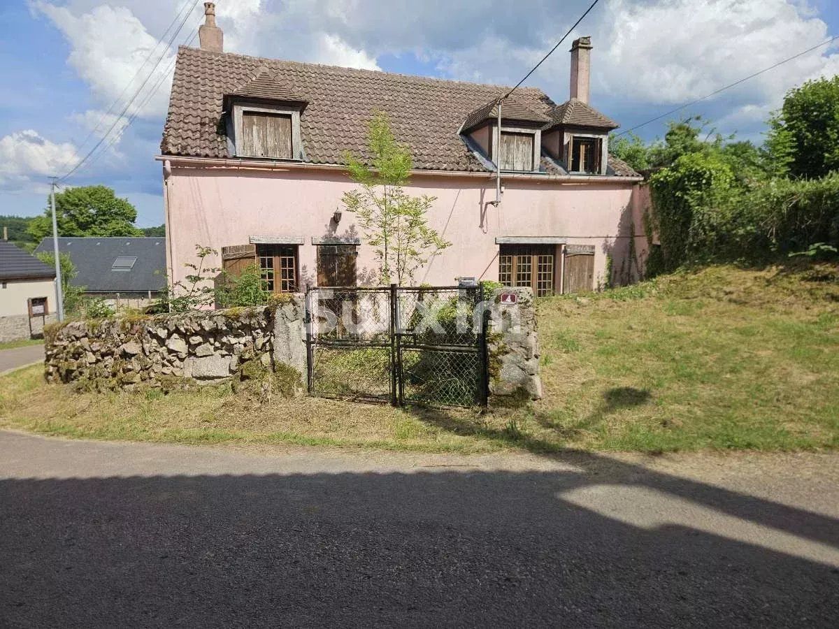 house 6 Rooms for sale on Quarré-les-Tombes (89630)