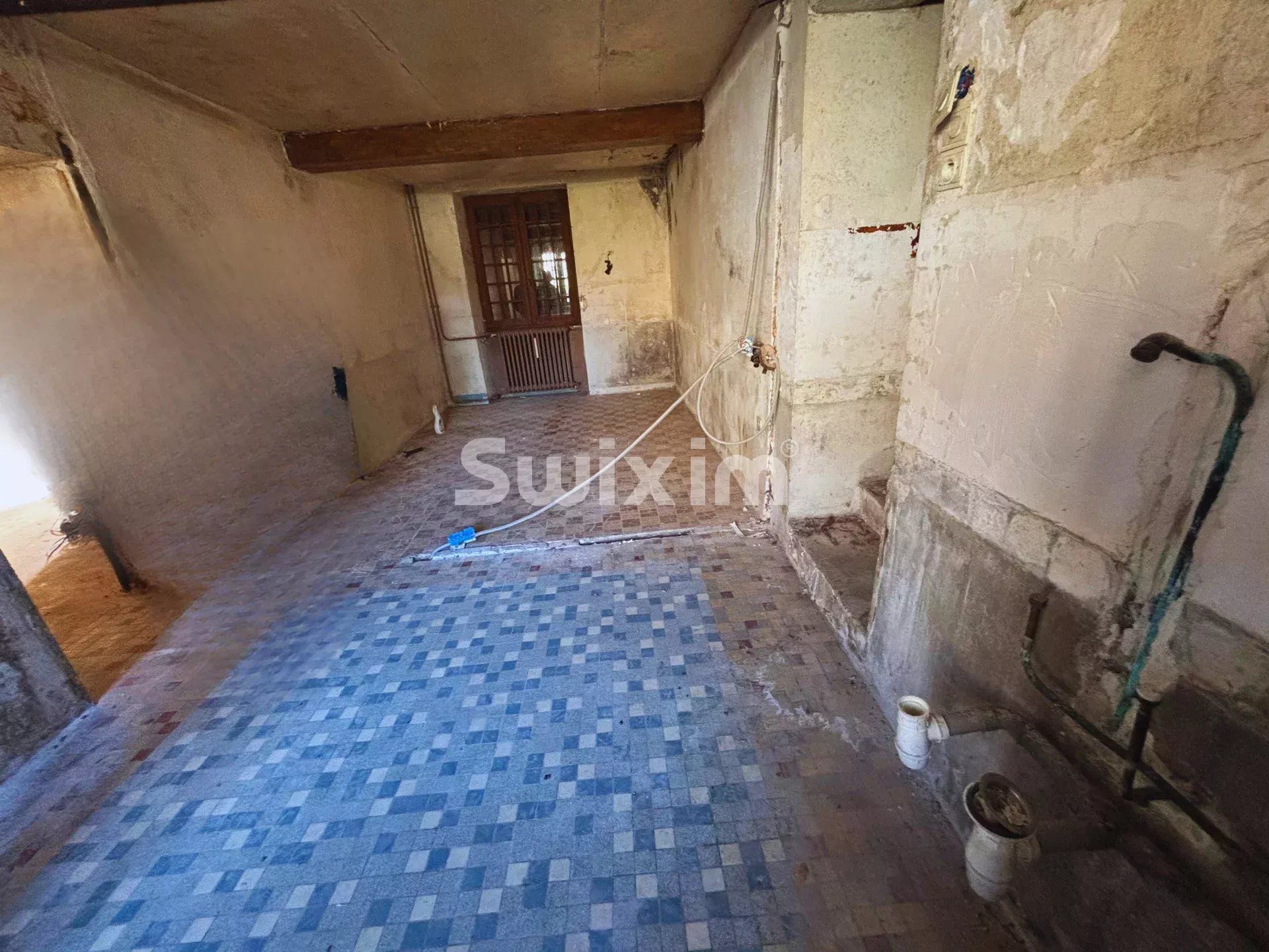 house 6 Rooms for sale on Quarré-les-Tombes (89630)