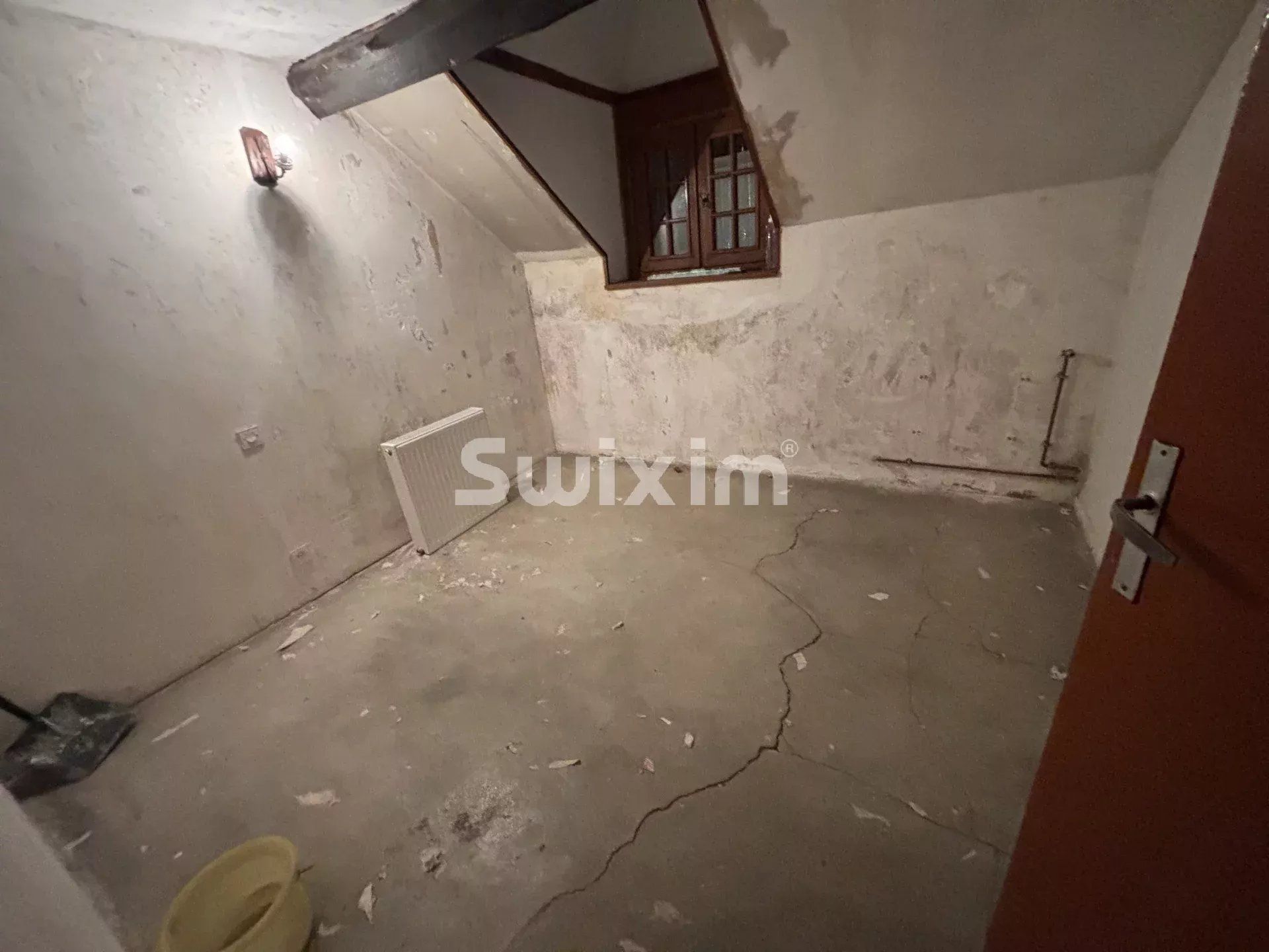 house 6 Rooms for sale on Quarré-les-Tombes (89630)