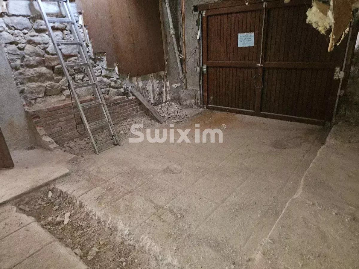 house 6 Rooms for sale on Quarré-les-Tombes (89630)