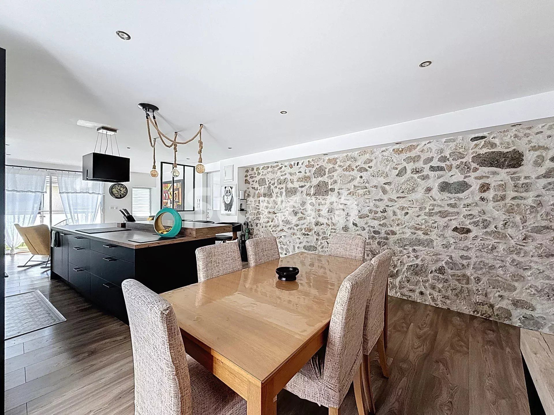 appartamento 6 Camere in vendita su Divonne-les-Bains (01220)