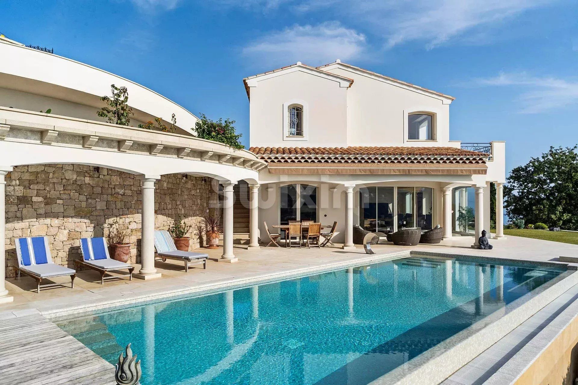 villa 10 Rooms for sale on Roquebrune-Cap-Martin (06190)