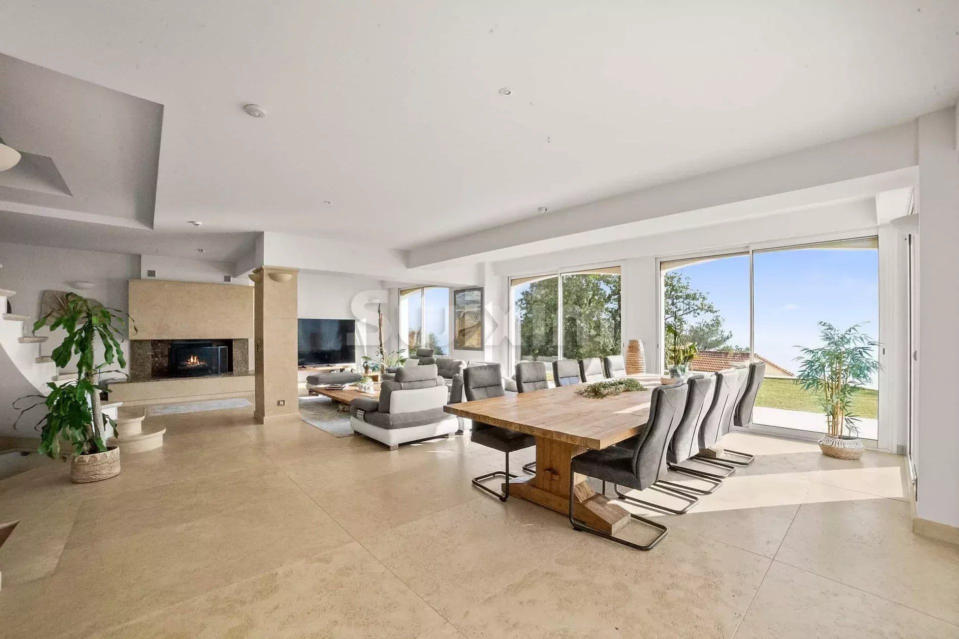 villa 10 Rooms for sale on Roquebrune-Cap-Martin (06190)