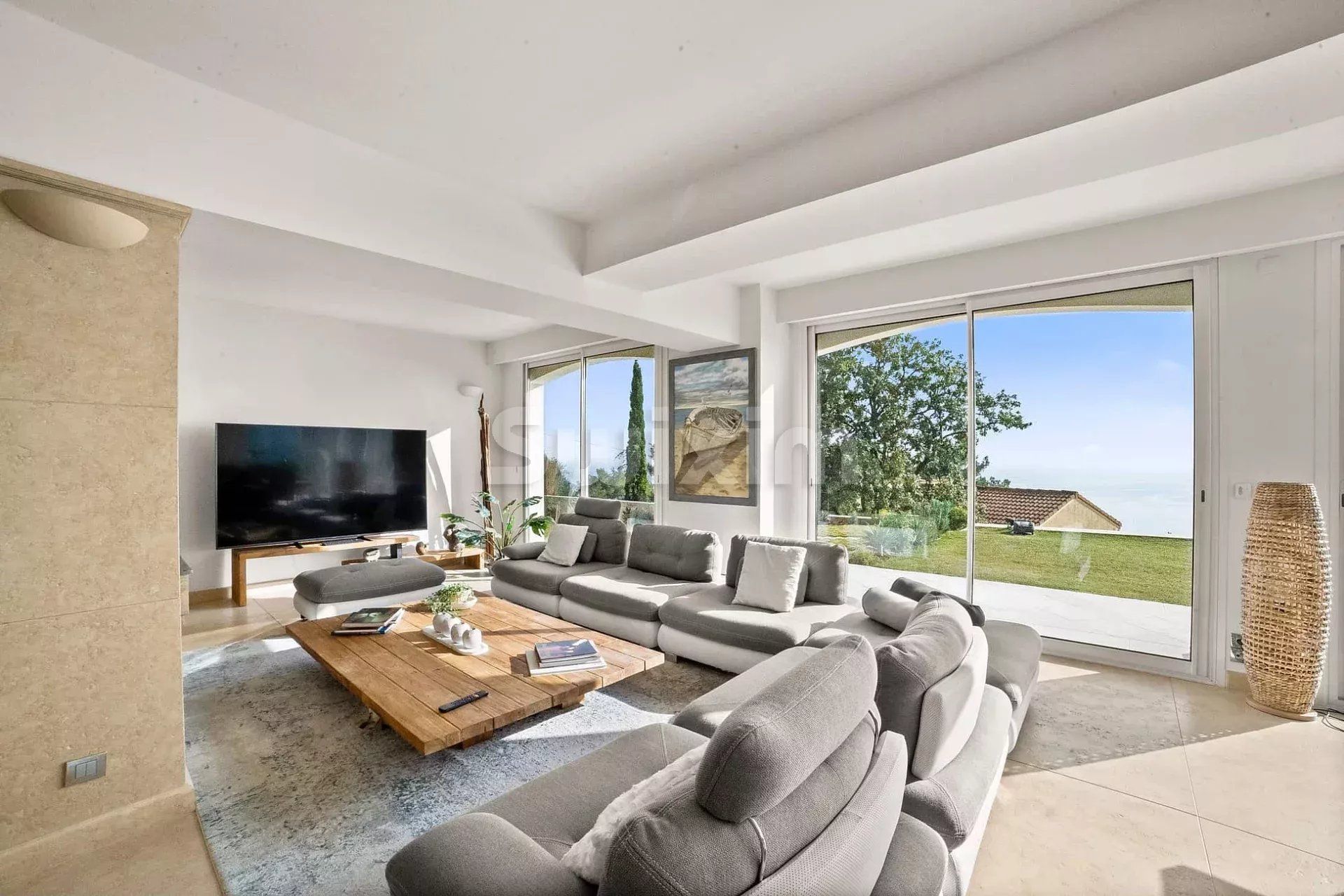 villa 10 Rooms for sale on Roquebrune-Cap-Martin (06190)