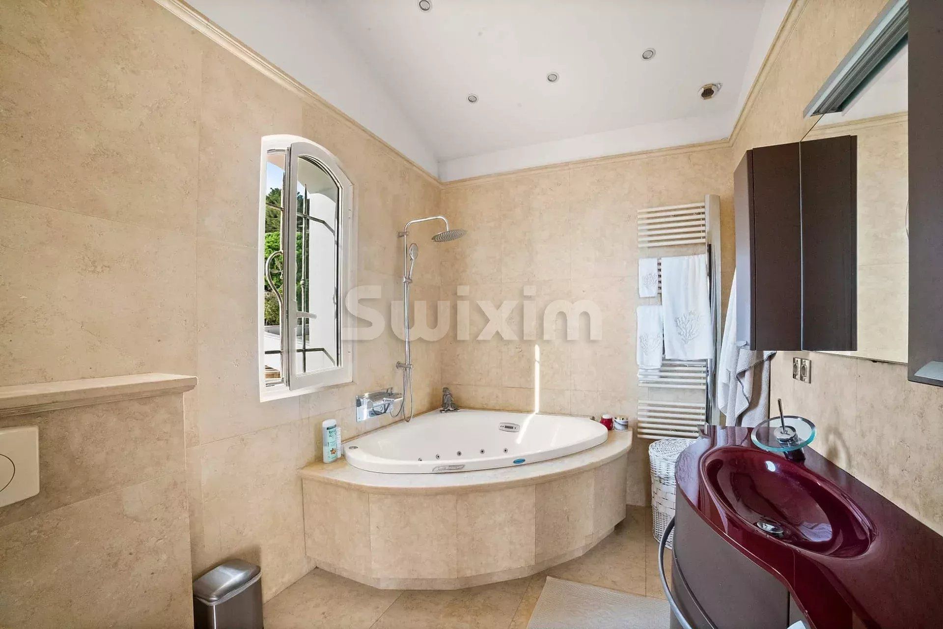 villa 10 Rooms for sale on Roquebrune-Cap-Martin (06190)