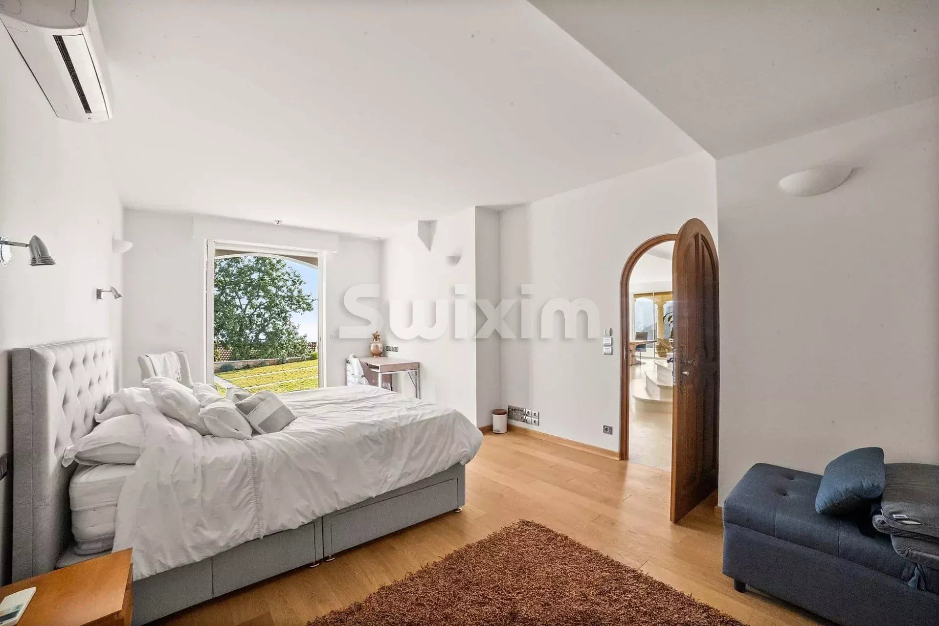 villa 10 Rooms for sale on Roquebrune-Cap-Martin (06190)