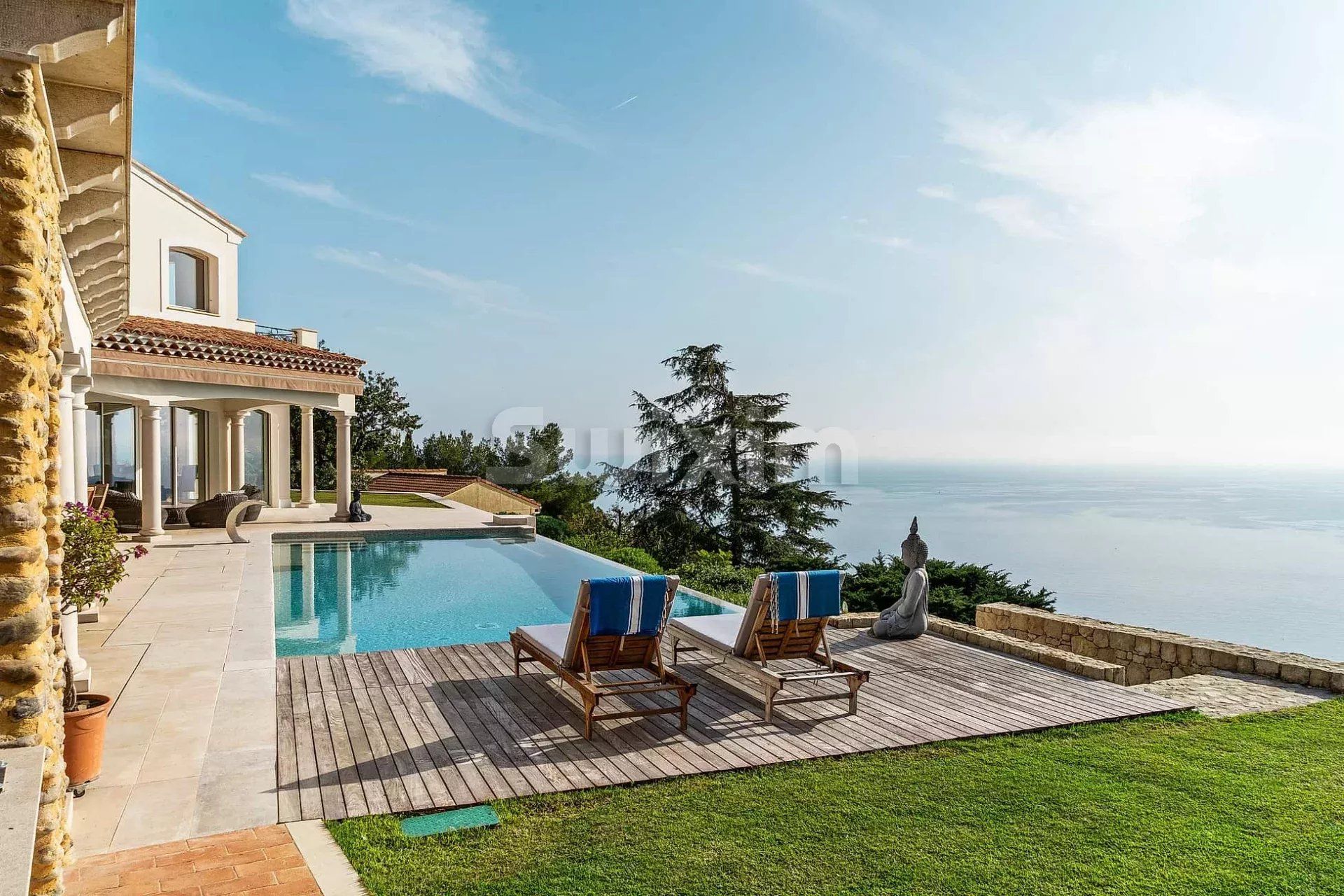 villa 10 Rooms for sale on Roquebrune-Cap-Martin (06190)