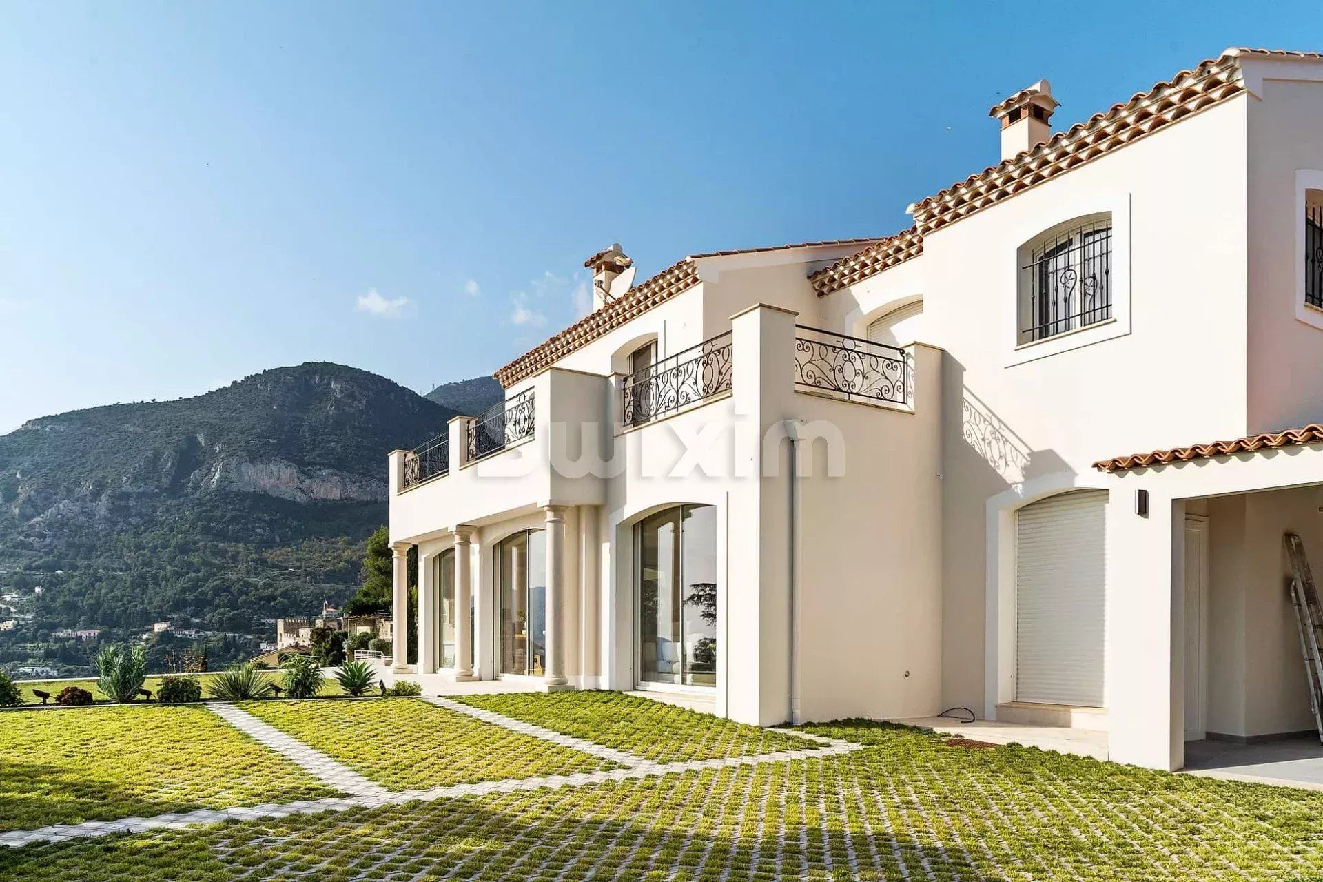villa 10 Rooms for sale on Roquebrune-Cap-Martin (06190)