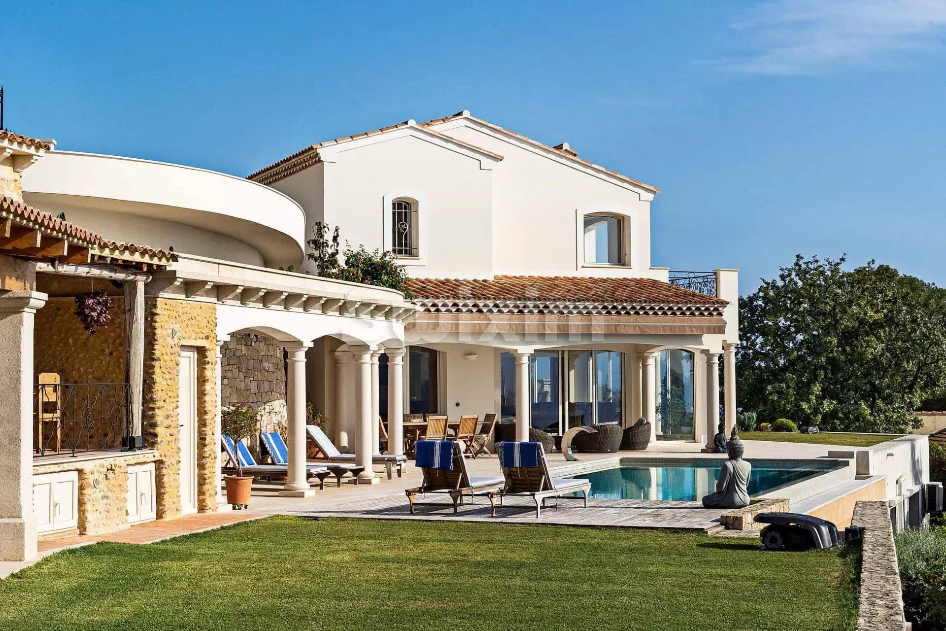 villa 10 Rooms for sale on Roquebrune-Cap-Martin (06190)