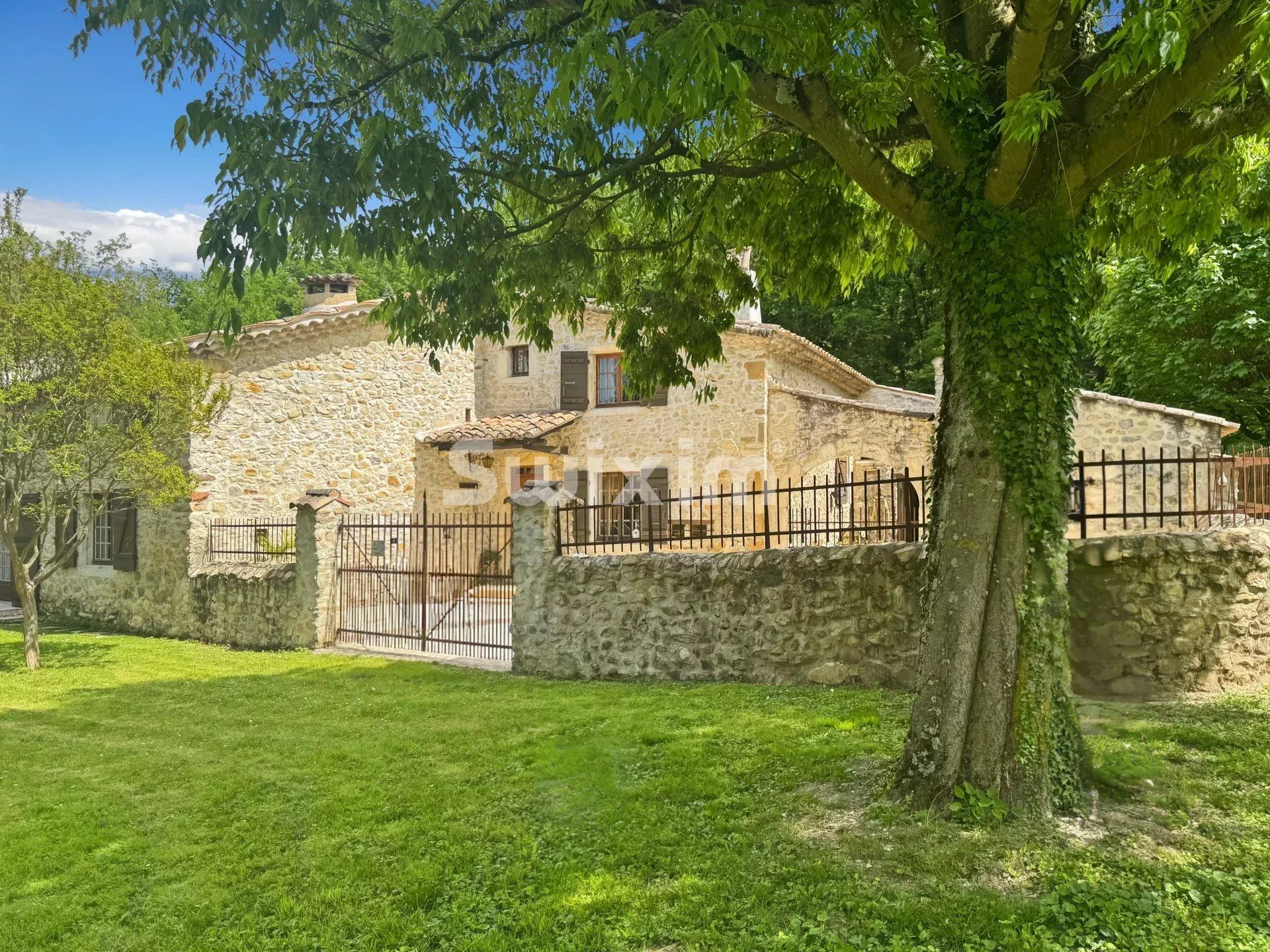 house 6 Rooms for sale on Montélimar (26200)