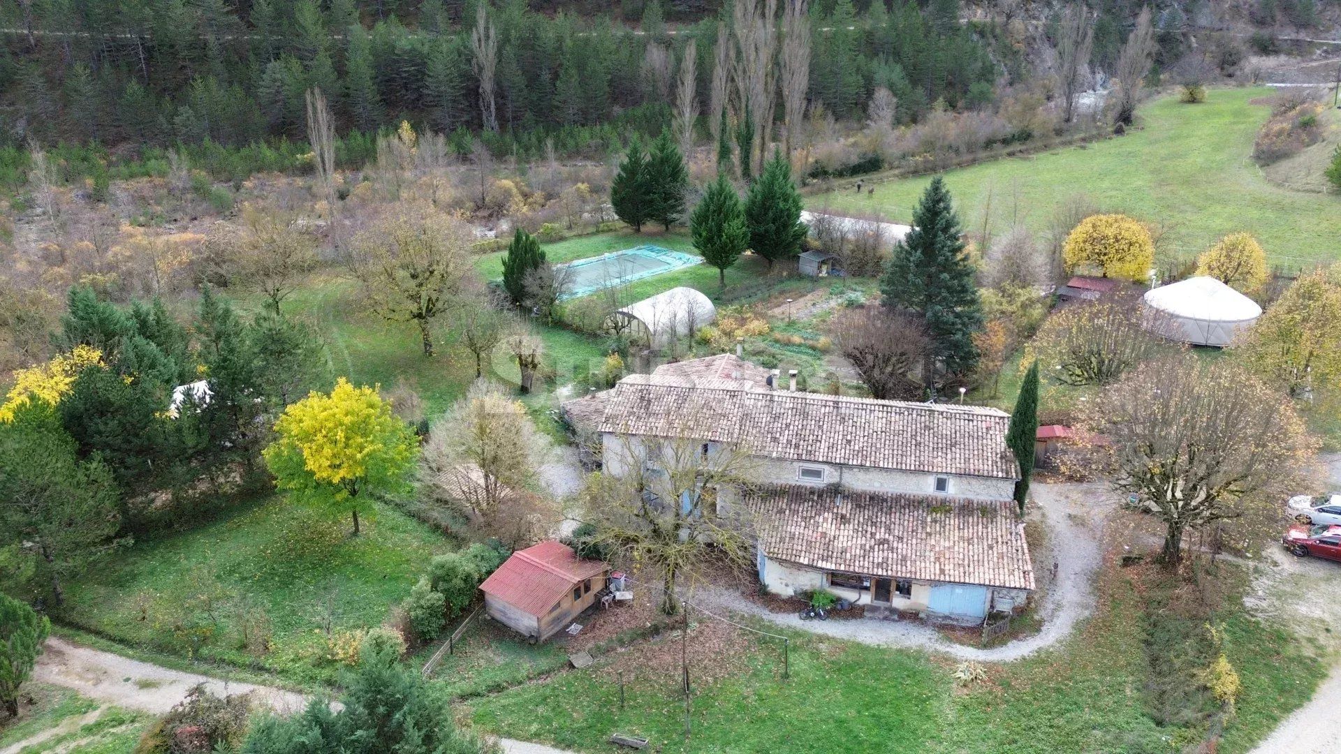 propriedade 14 Quartos para venda sobre Saint-Benoit-en-Diois (26340)