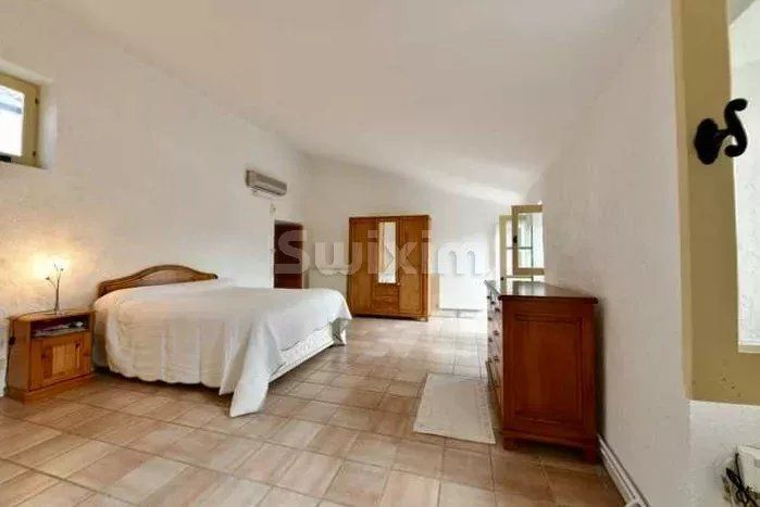 house 5 Rooms for sale on Uzès (30700)