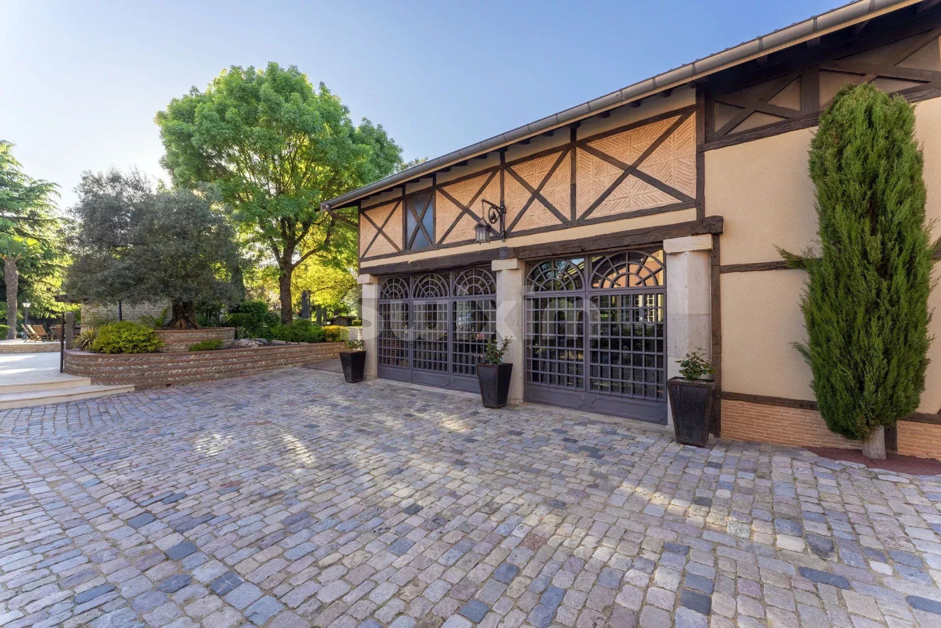 maison 12 Pièces en vente sur Villefranche-sur-Saône (69400)