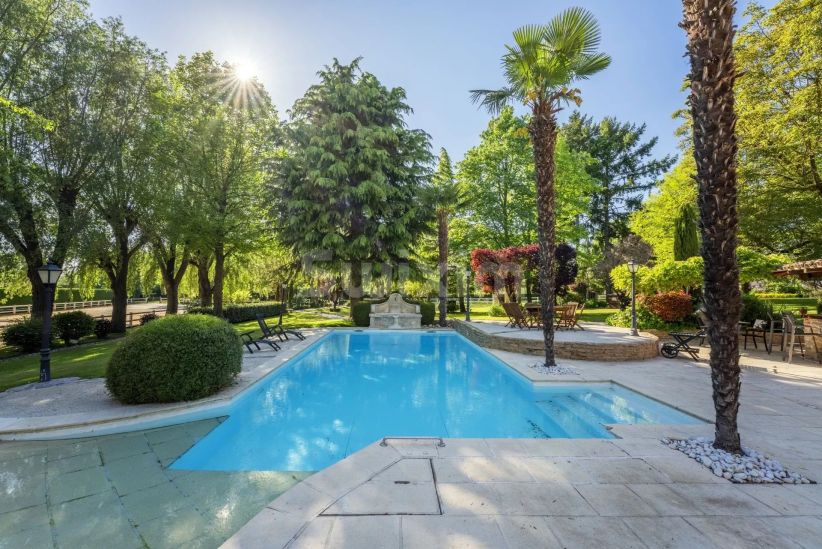 Vente Maison Villefranche-sur-Saône 12 Pièces 470 m²