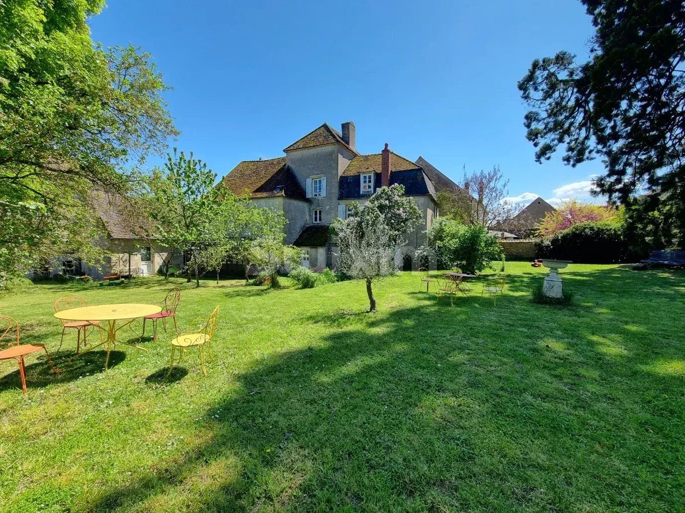 propriété 11 Pièces en vente sur Brinon-sur-Beuvron (58420)