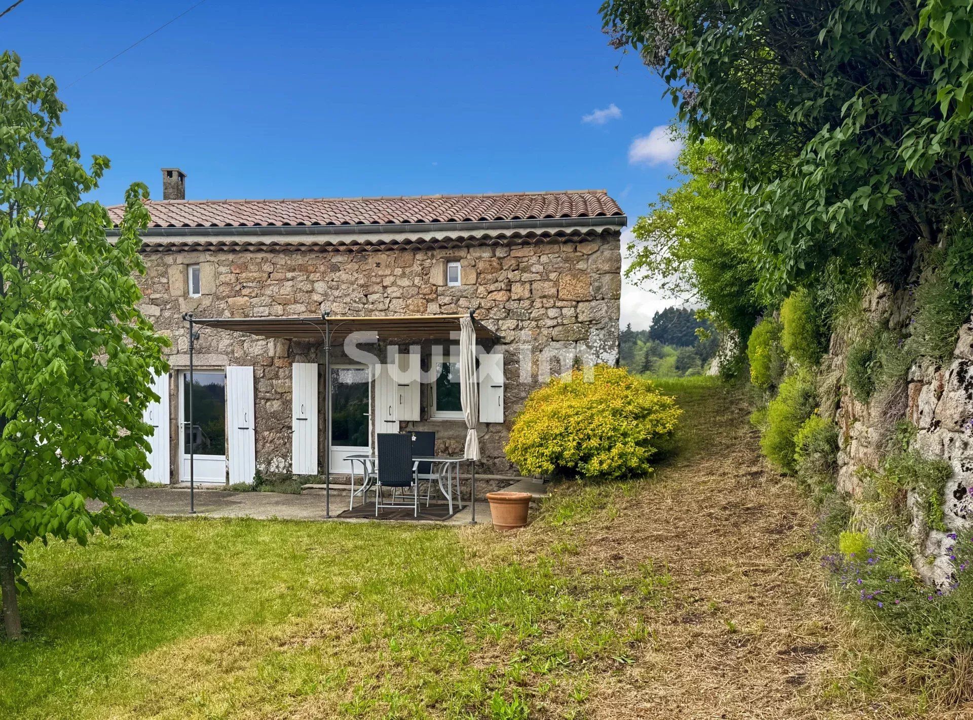 house 4 Rooms for sale on Saint-Apollinaire-de-Rias (07240)