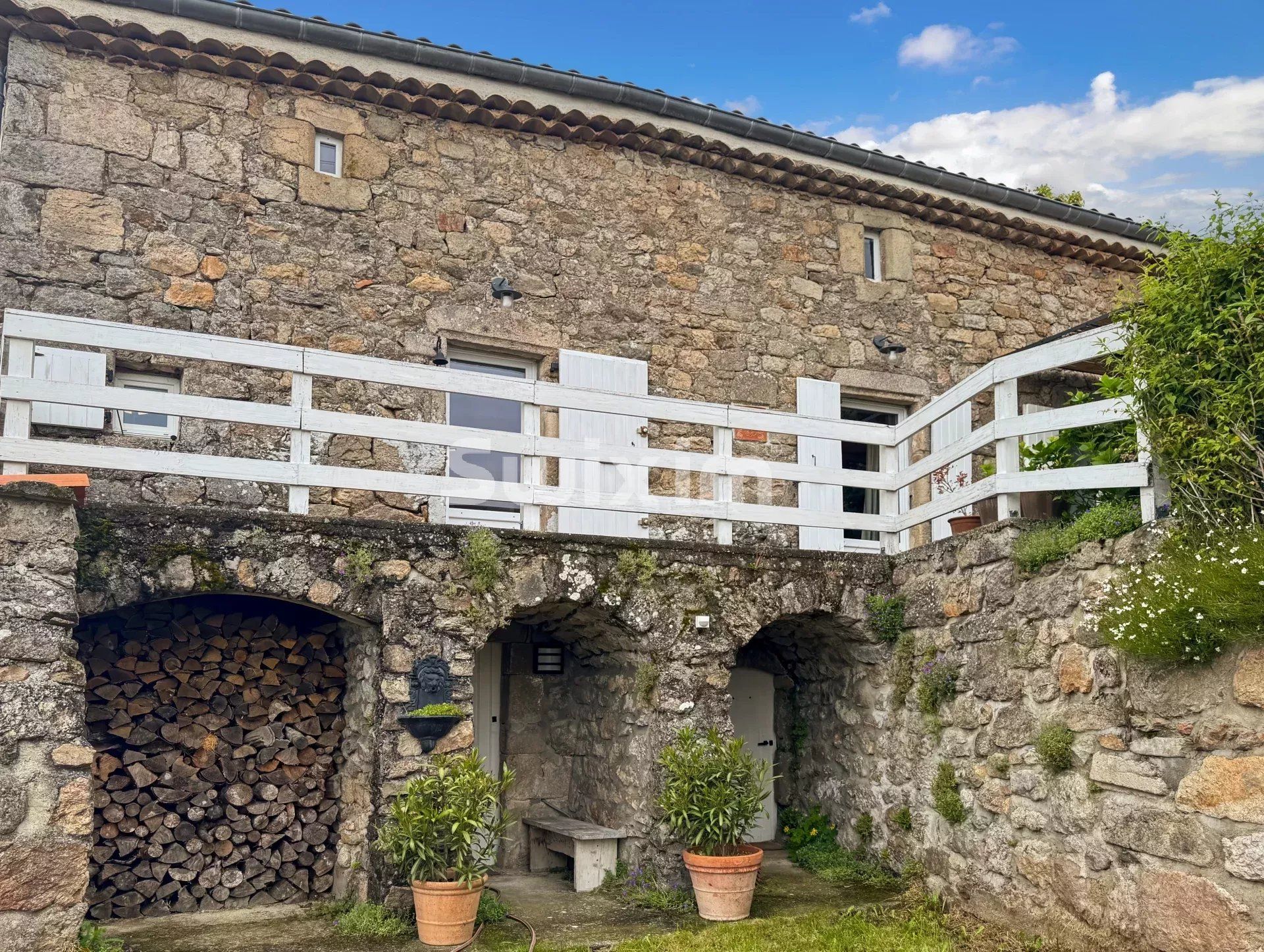 house 4 Rooms for sale on Saint-Apollinaire-de-Rias (07240)