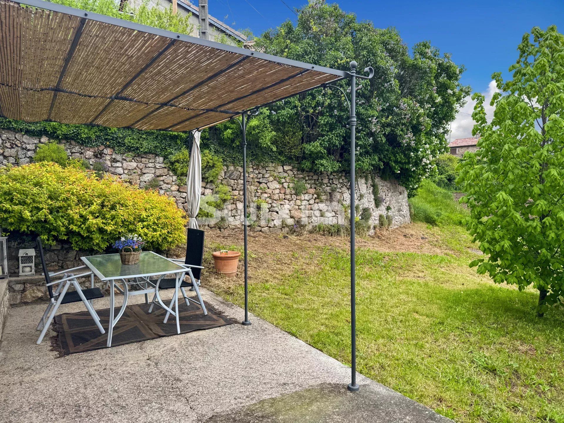 house 4 Rooms for sale on Saint-Apollinaire-de-Rias (07240)