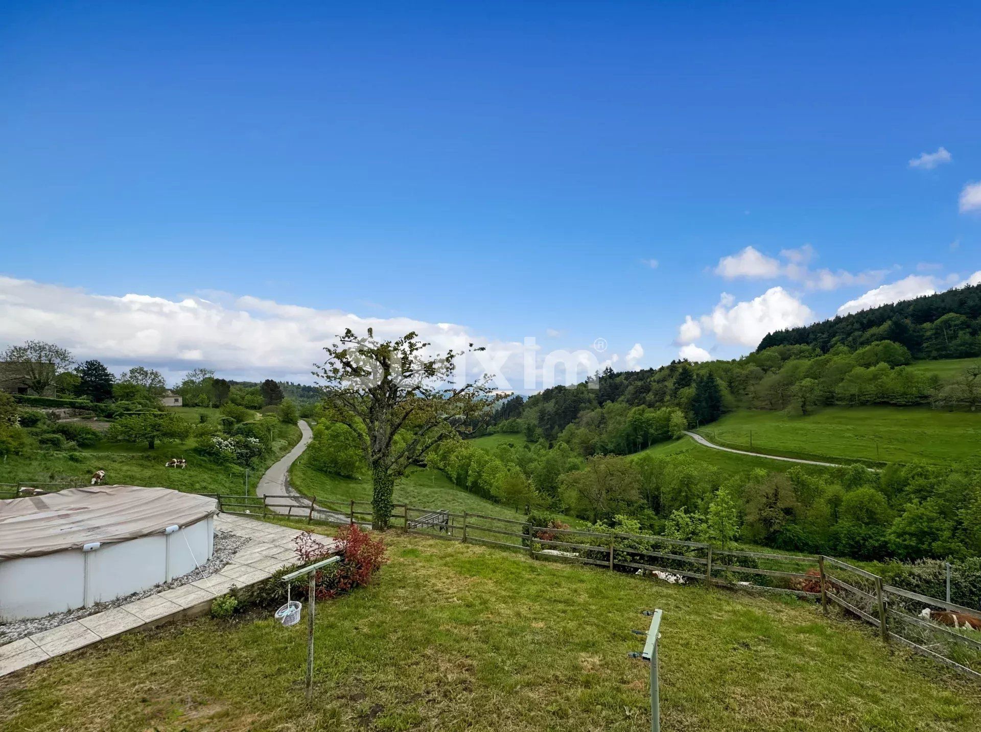 house 4 Rooms for sale on Saint-Apollinaire-de-Rias (07240)